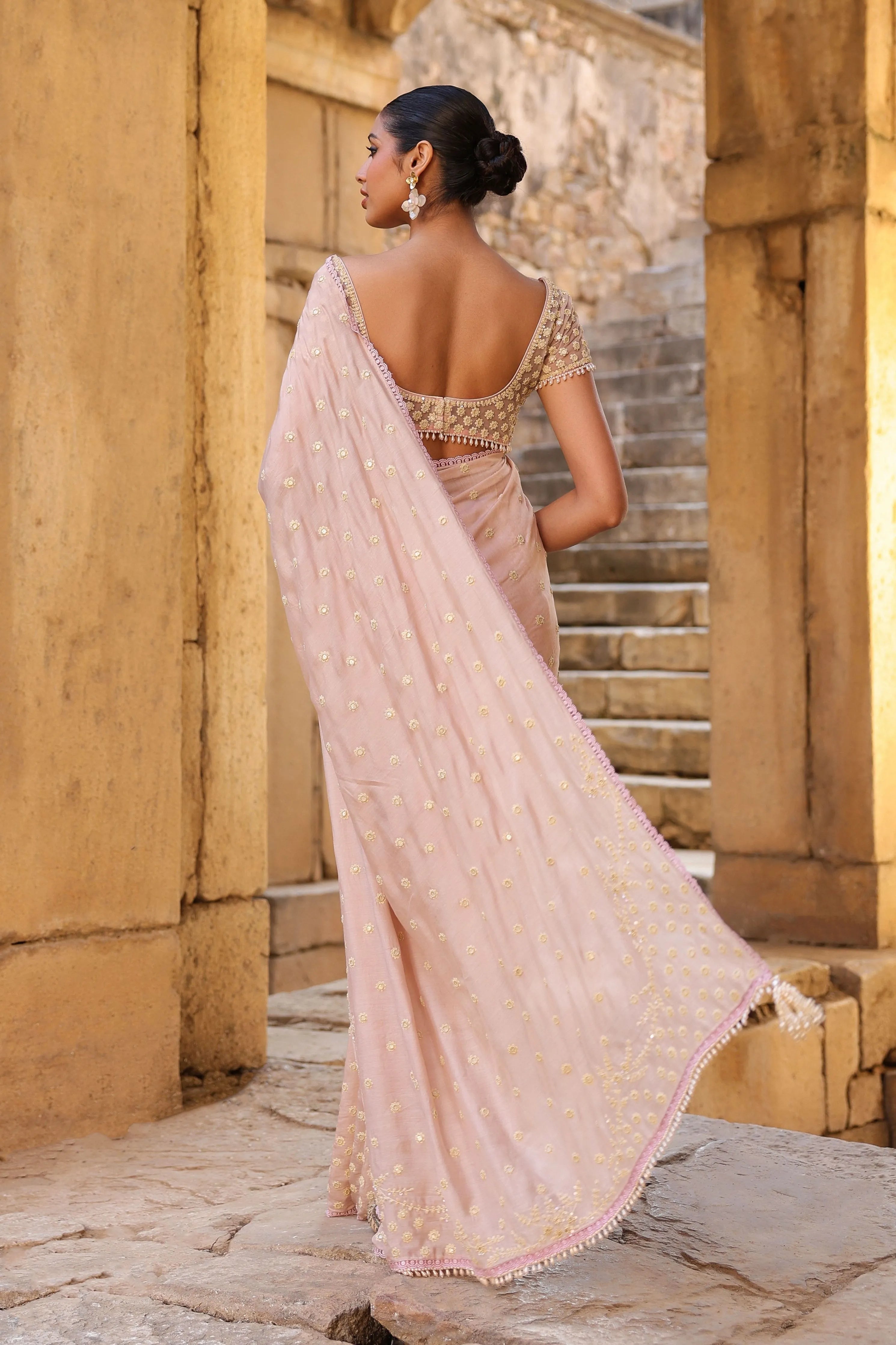 Vaayu Light Pink Heavy Buti Saree Set