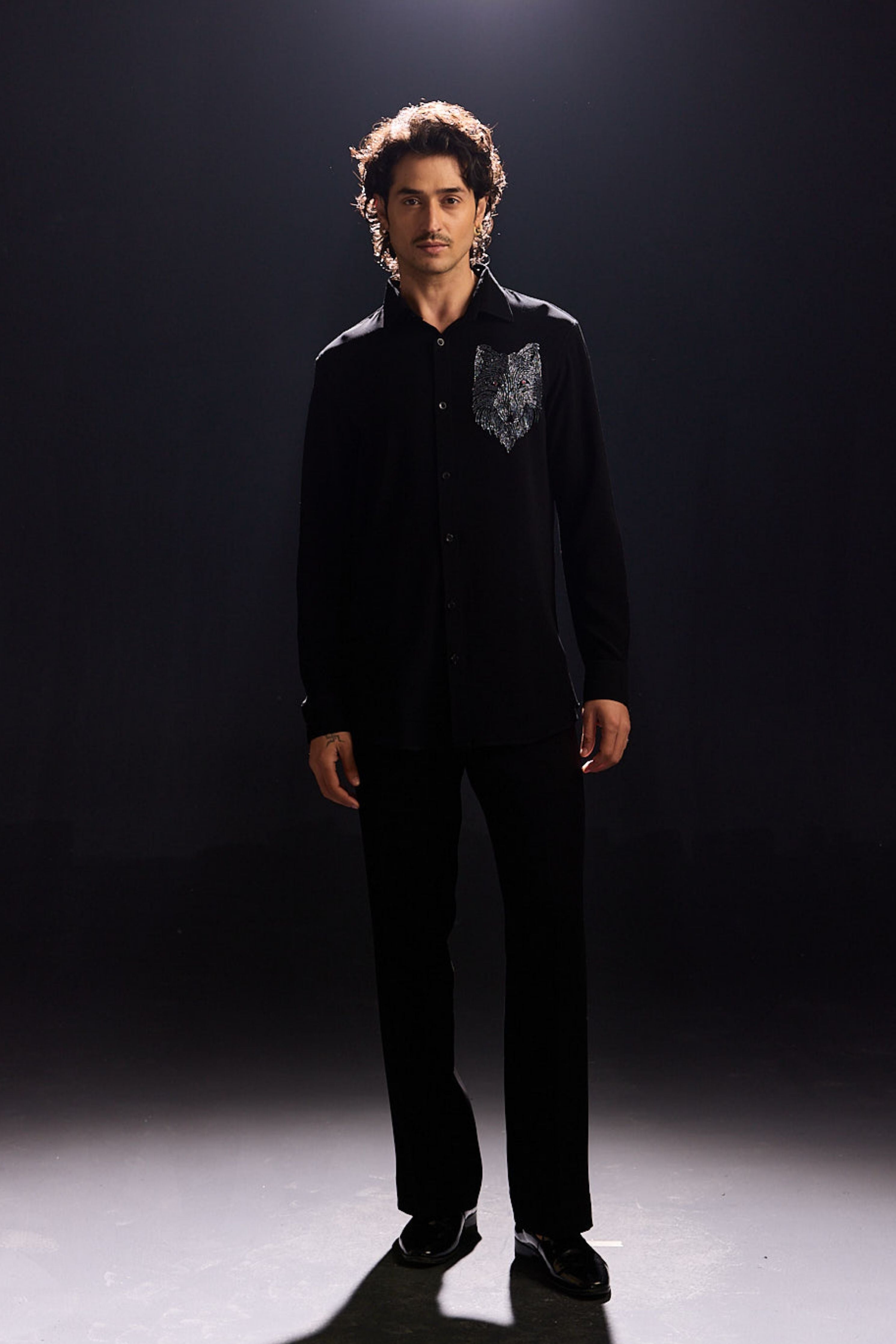Wolf Motif Embroidery Shirt