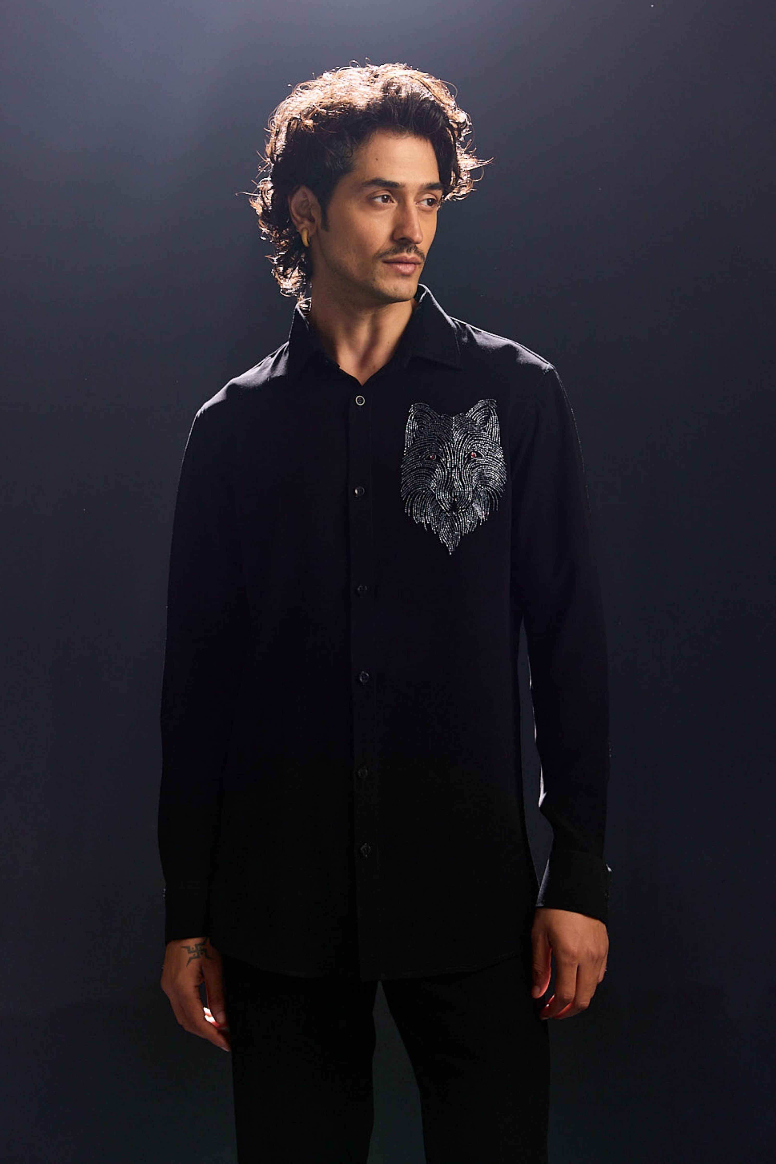 Wolf Motif Embroidery Shirt