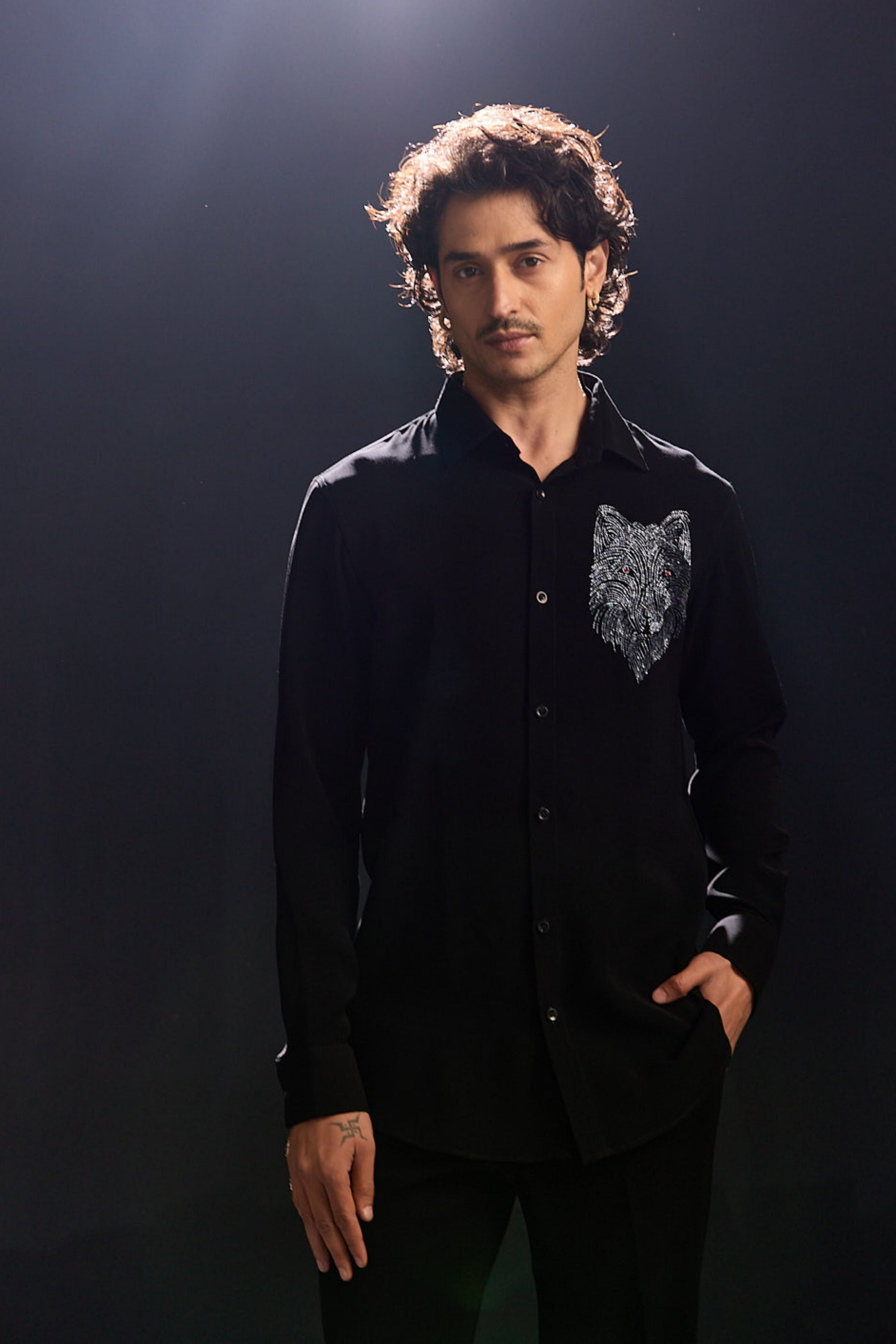 Wolf Motif Embroidery Shirt