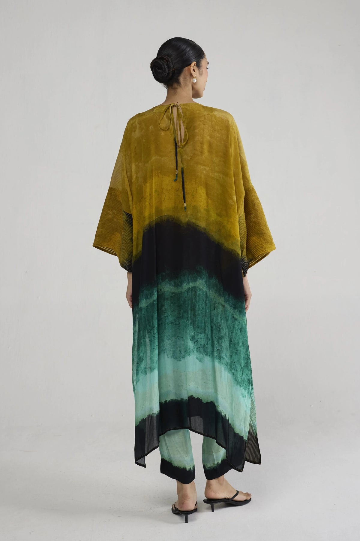 Uri Pintucks Kaftan Kurta Set
