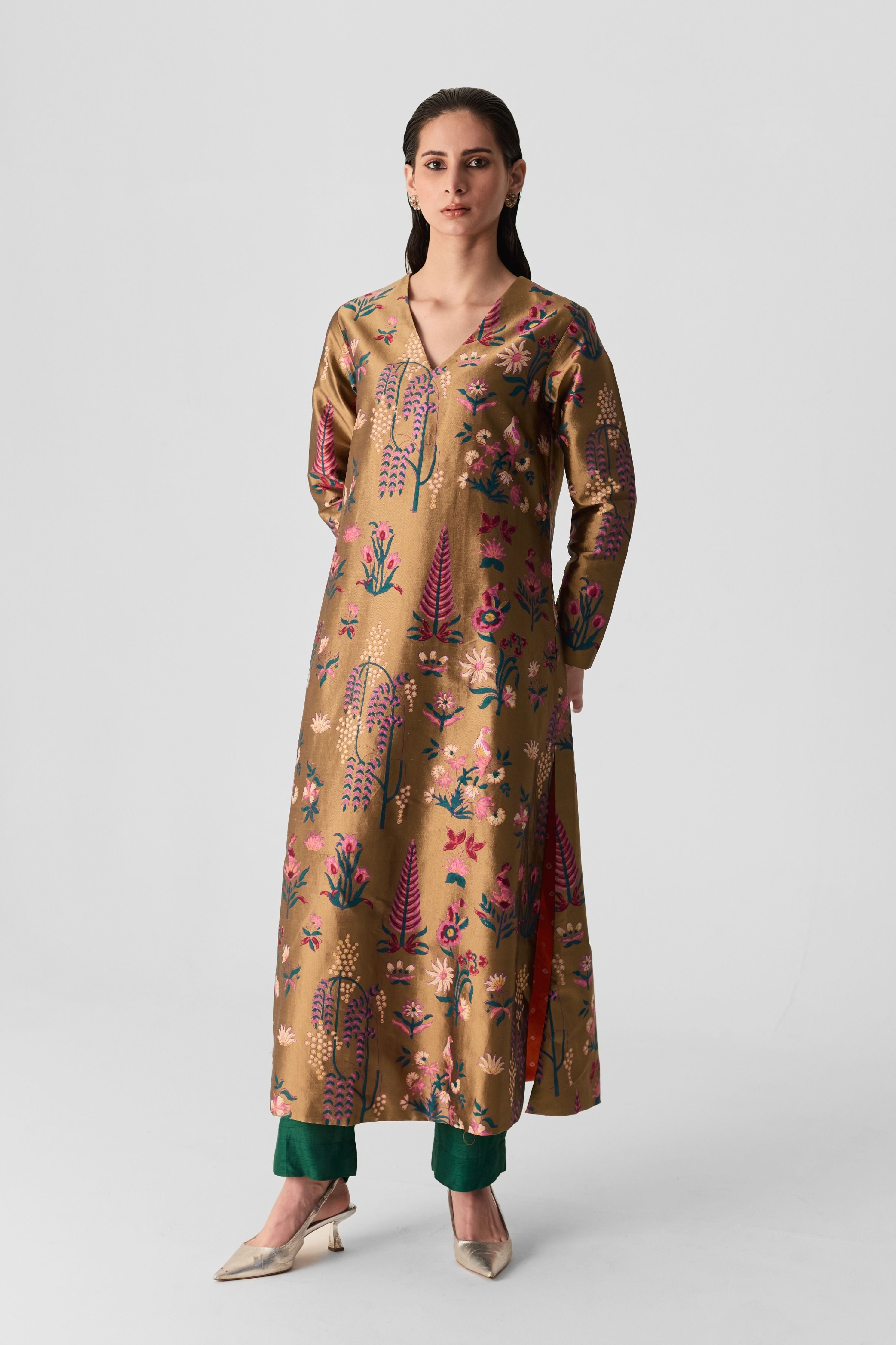 Bahar V Neck Kurta Set