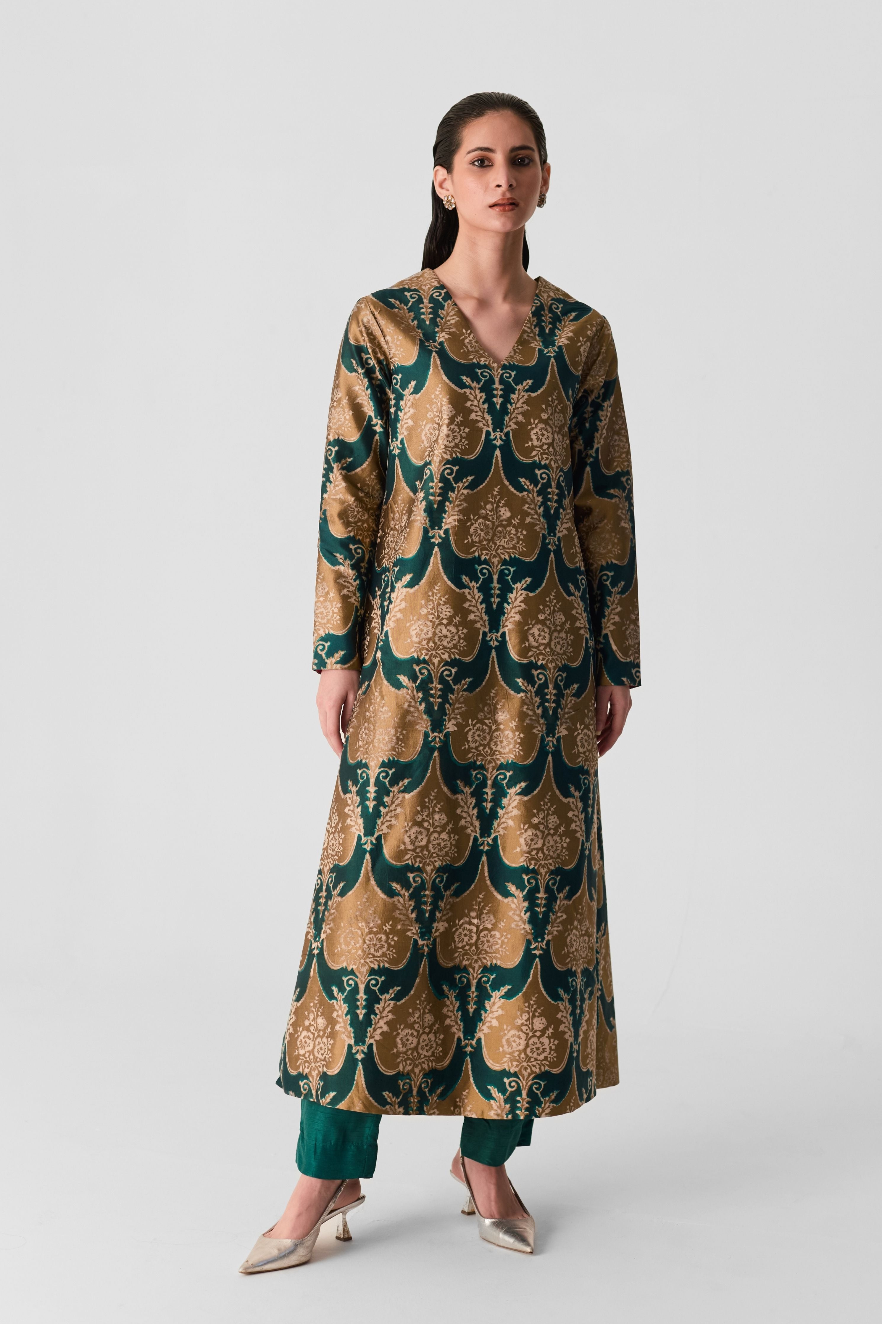 Biyu V Neck Kurta Set