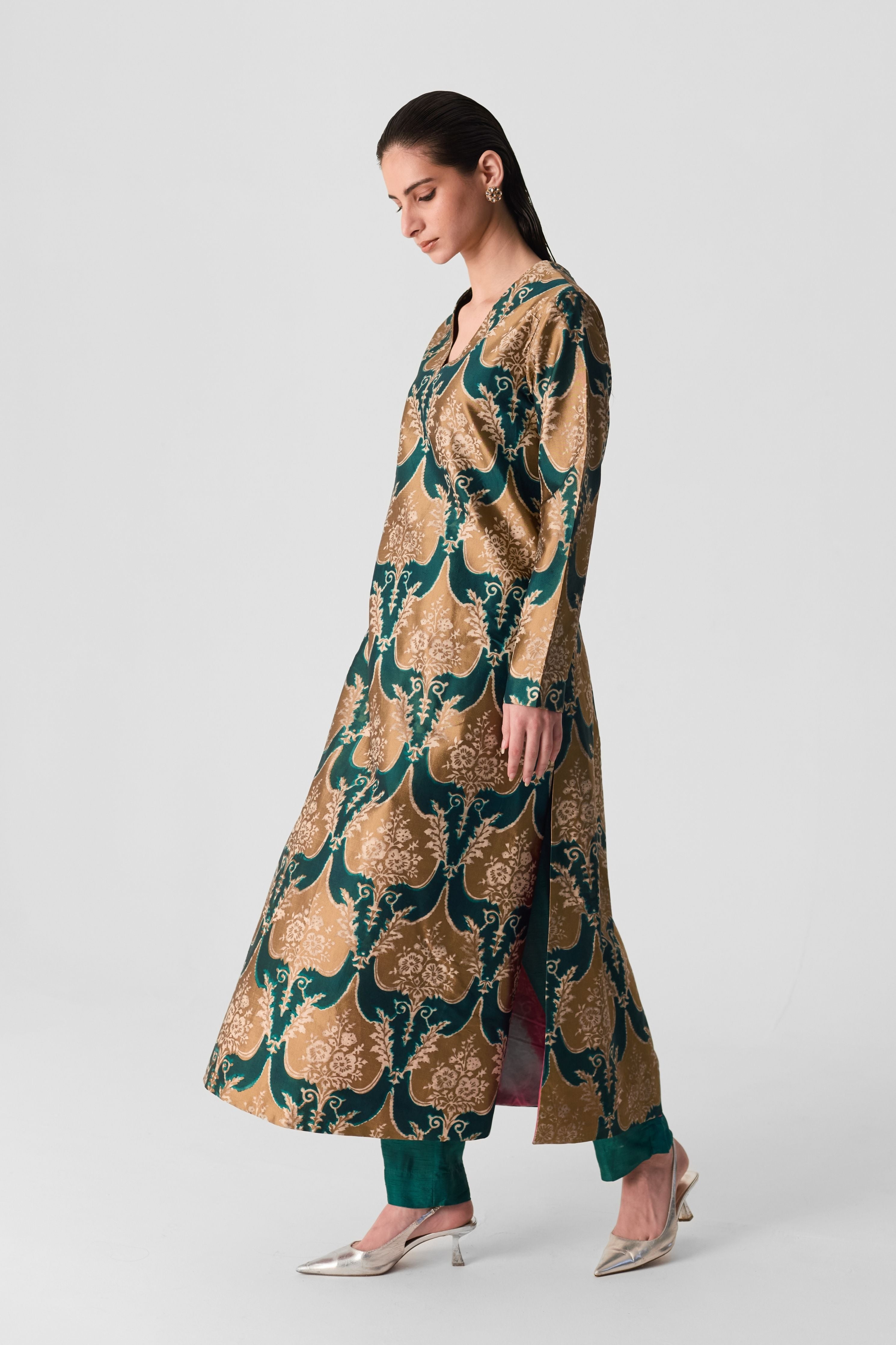 Biyu V Neck Kurta Set