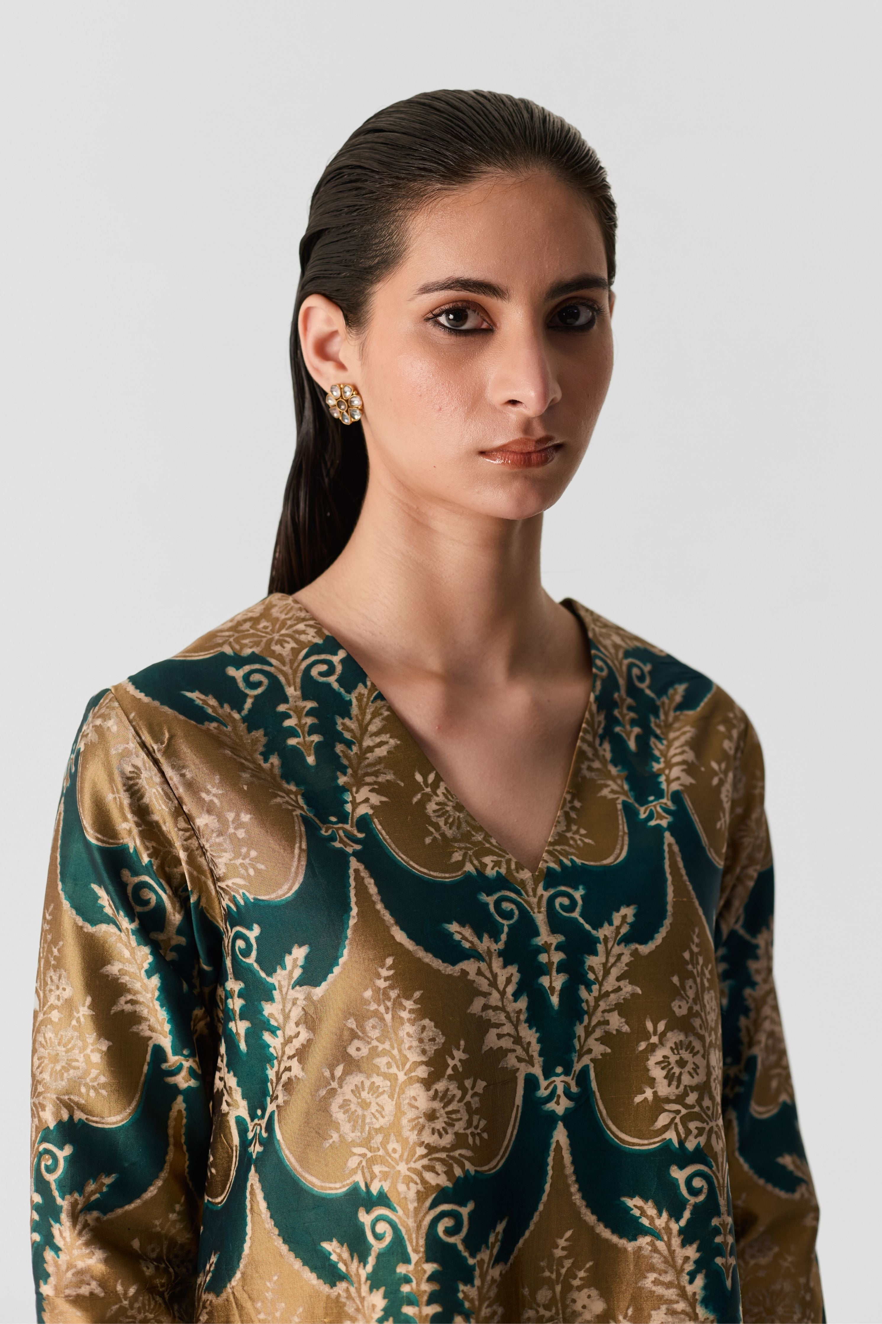 Biyu V Neck Kurta Set