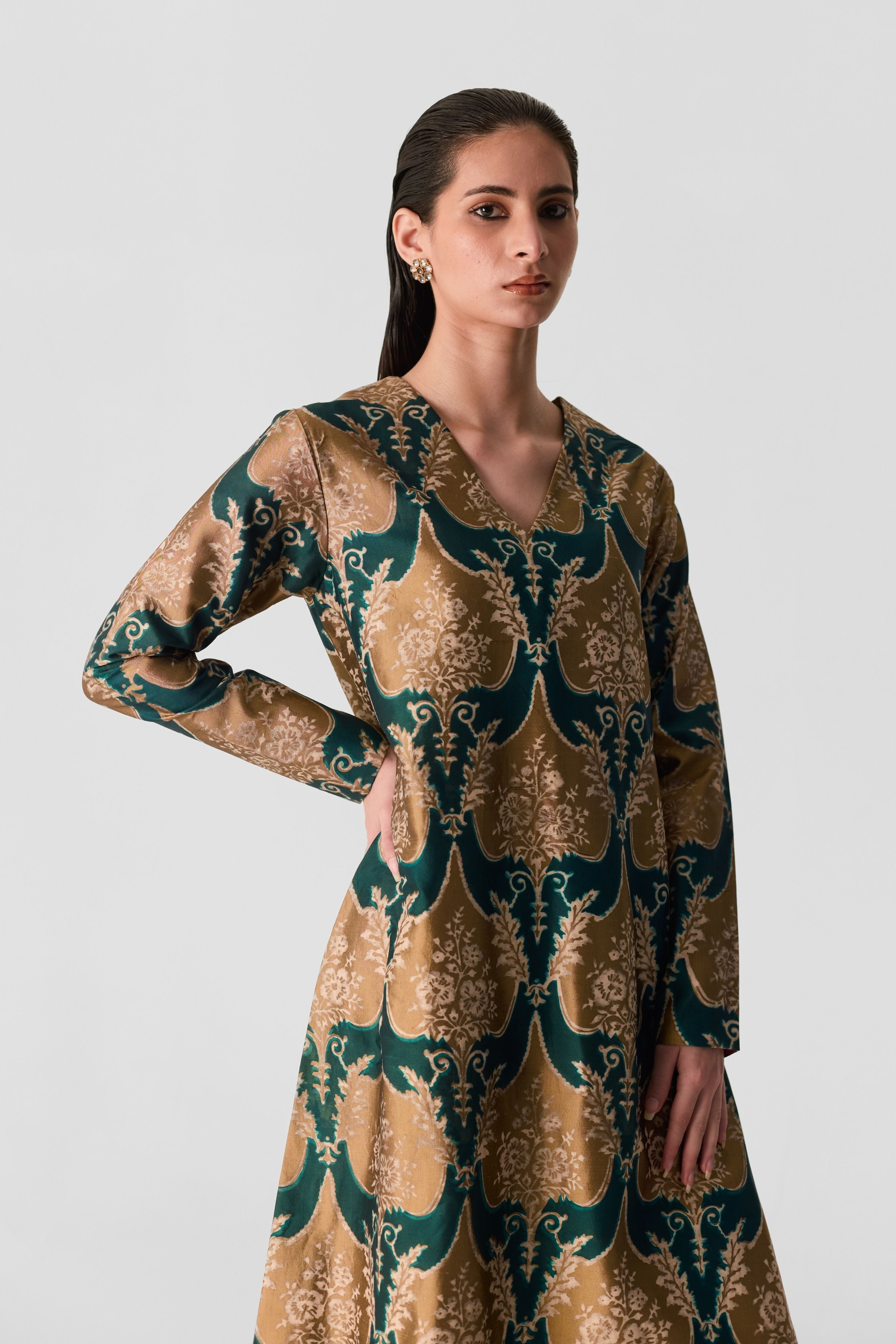 Biyu V Neck Kurta Set
