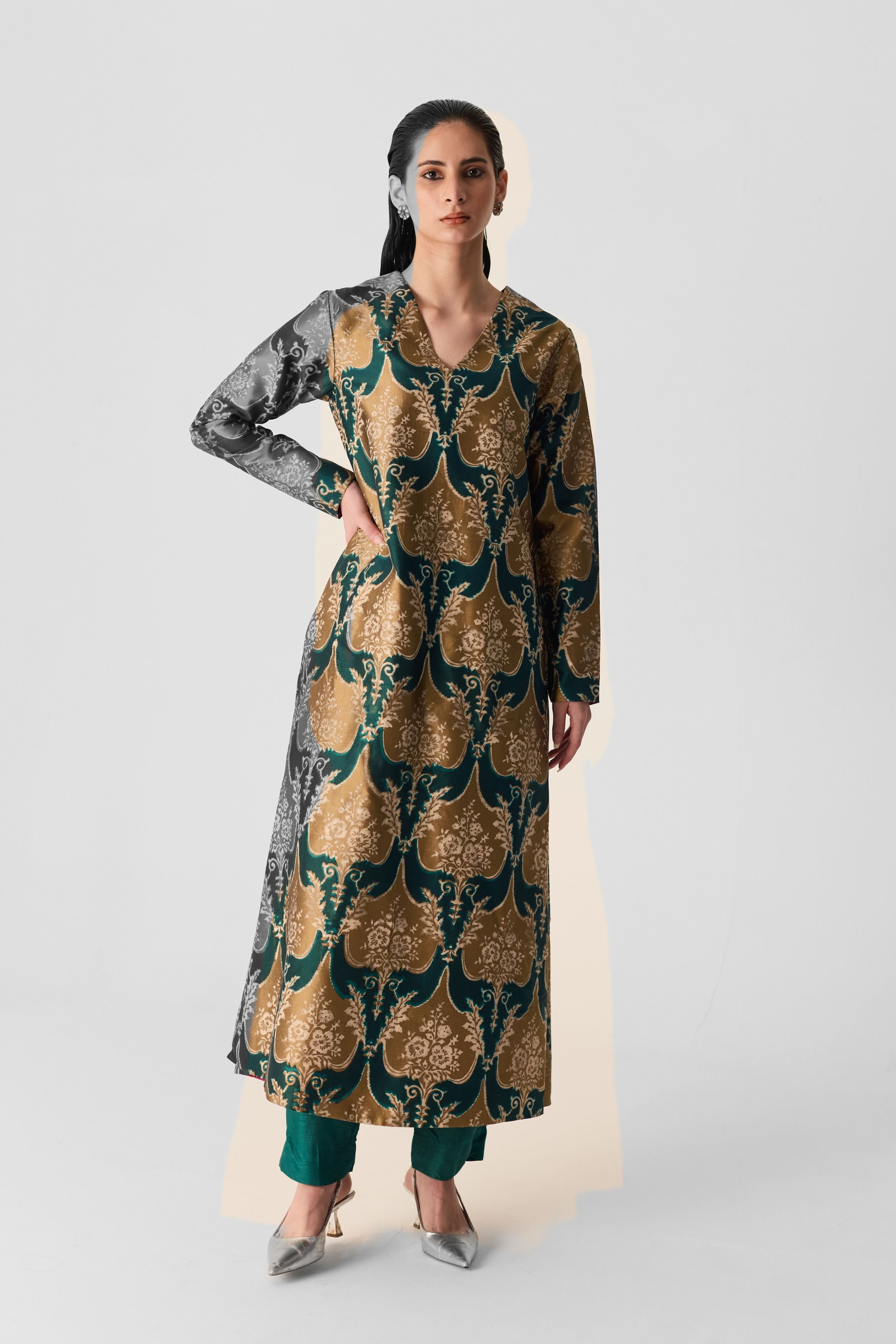 Biyu V Neck Kurta Set