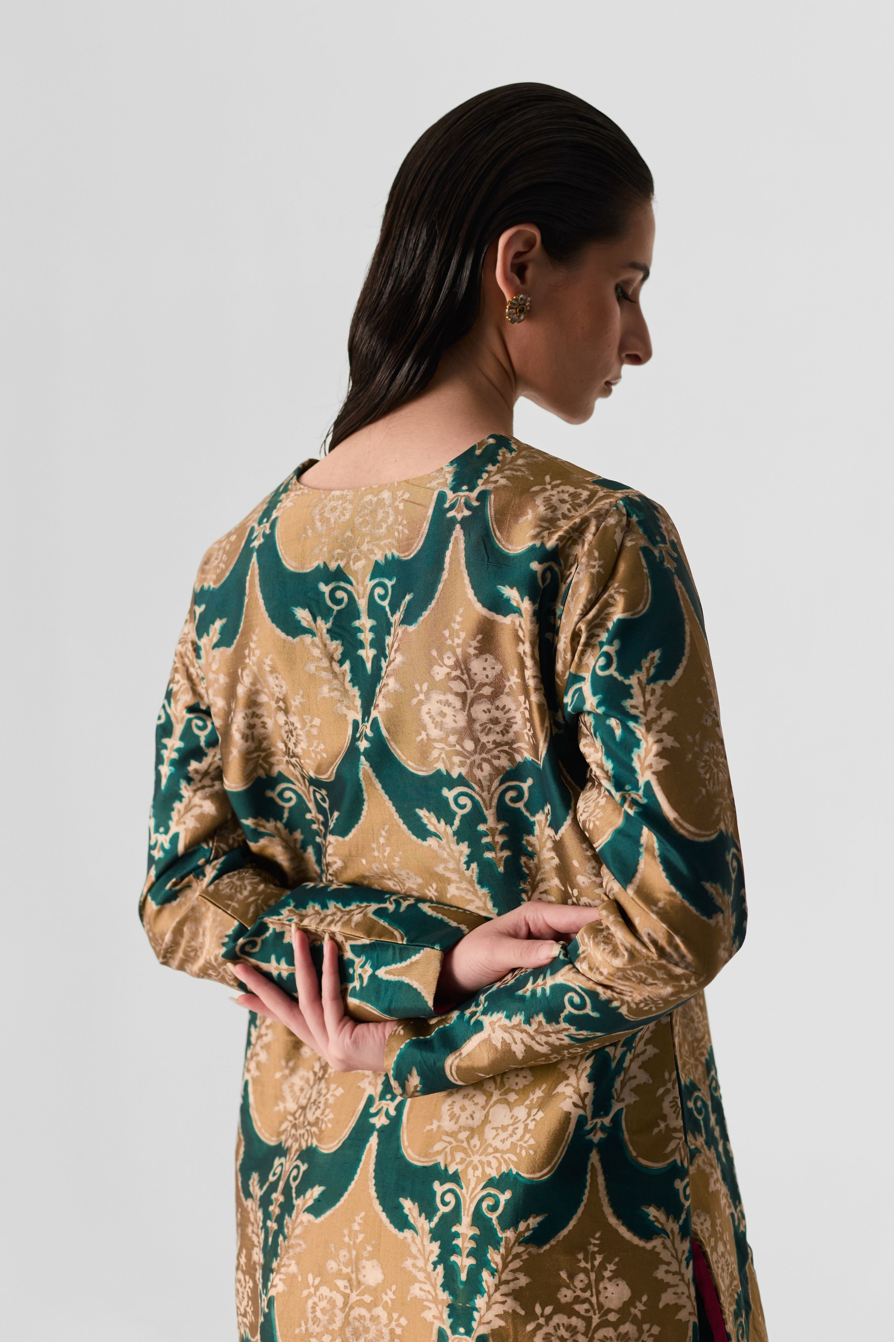 Biyu V Neck Kurta Set