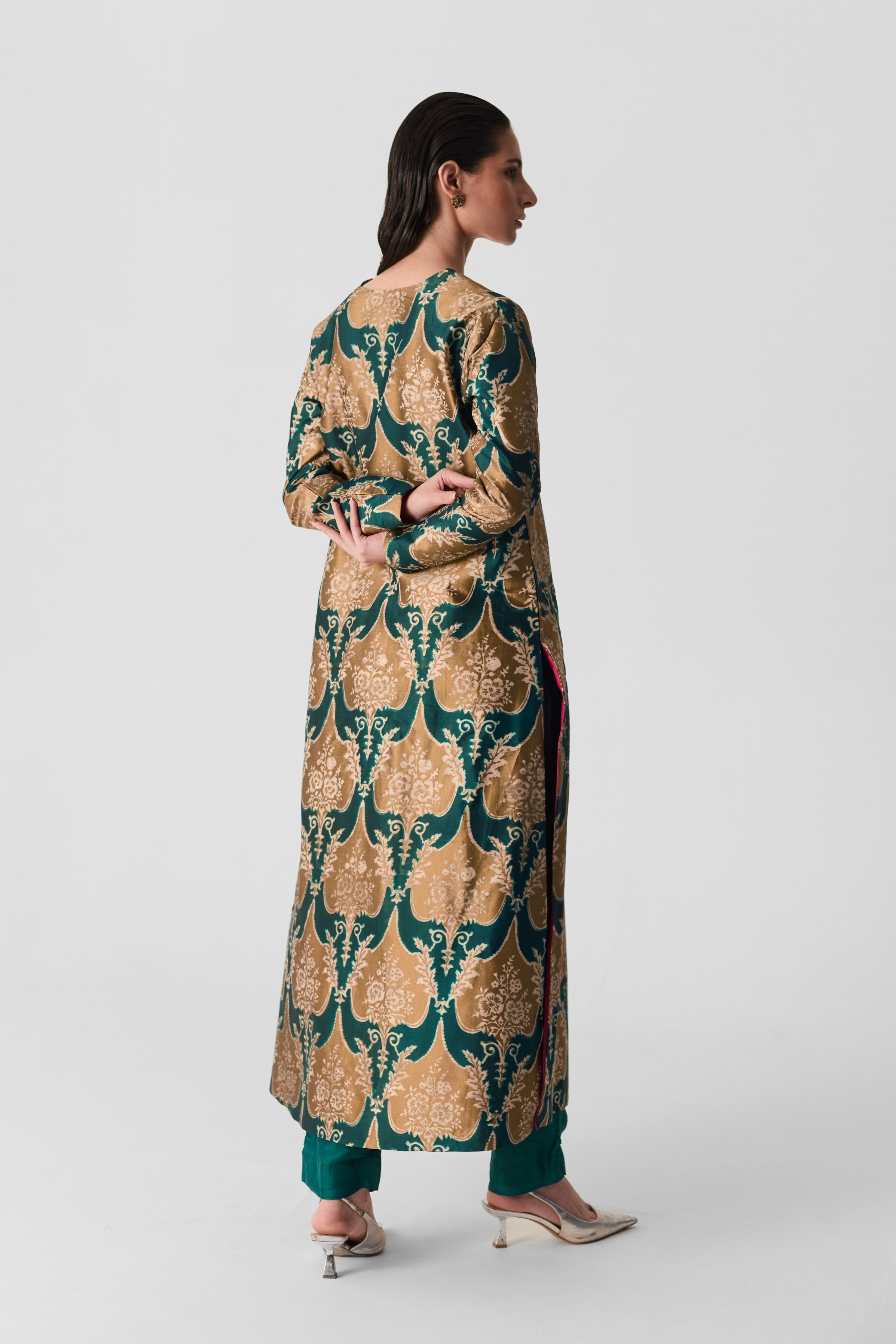 Biyu V Neck Kurta Set