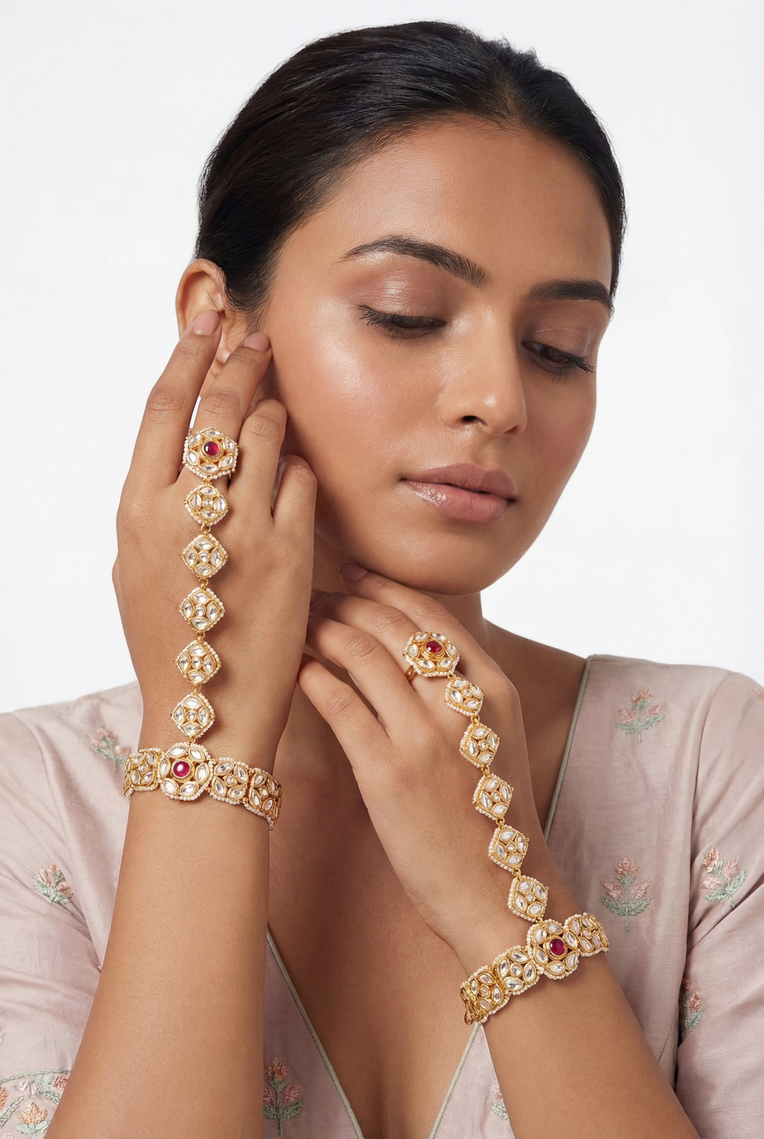 Sharira Red Kundan Hathphool