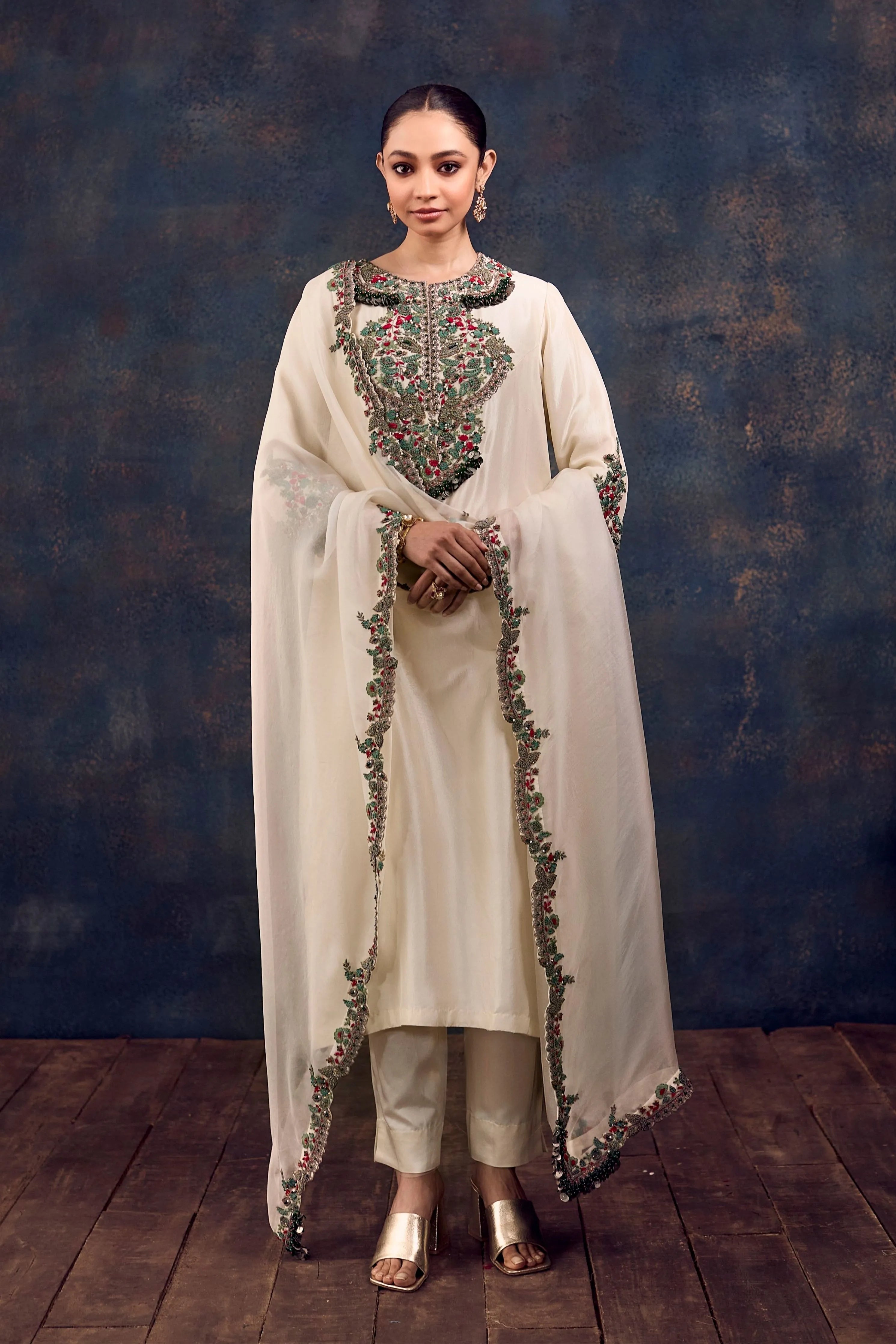 Av Matka Long Suit Set