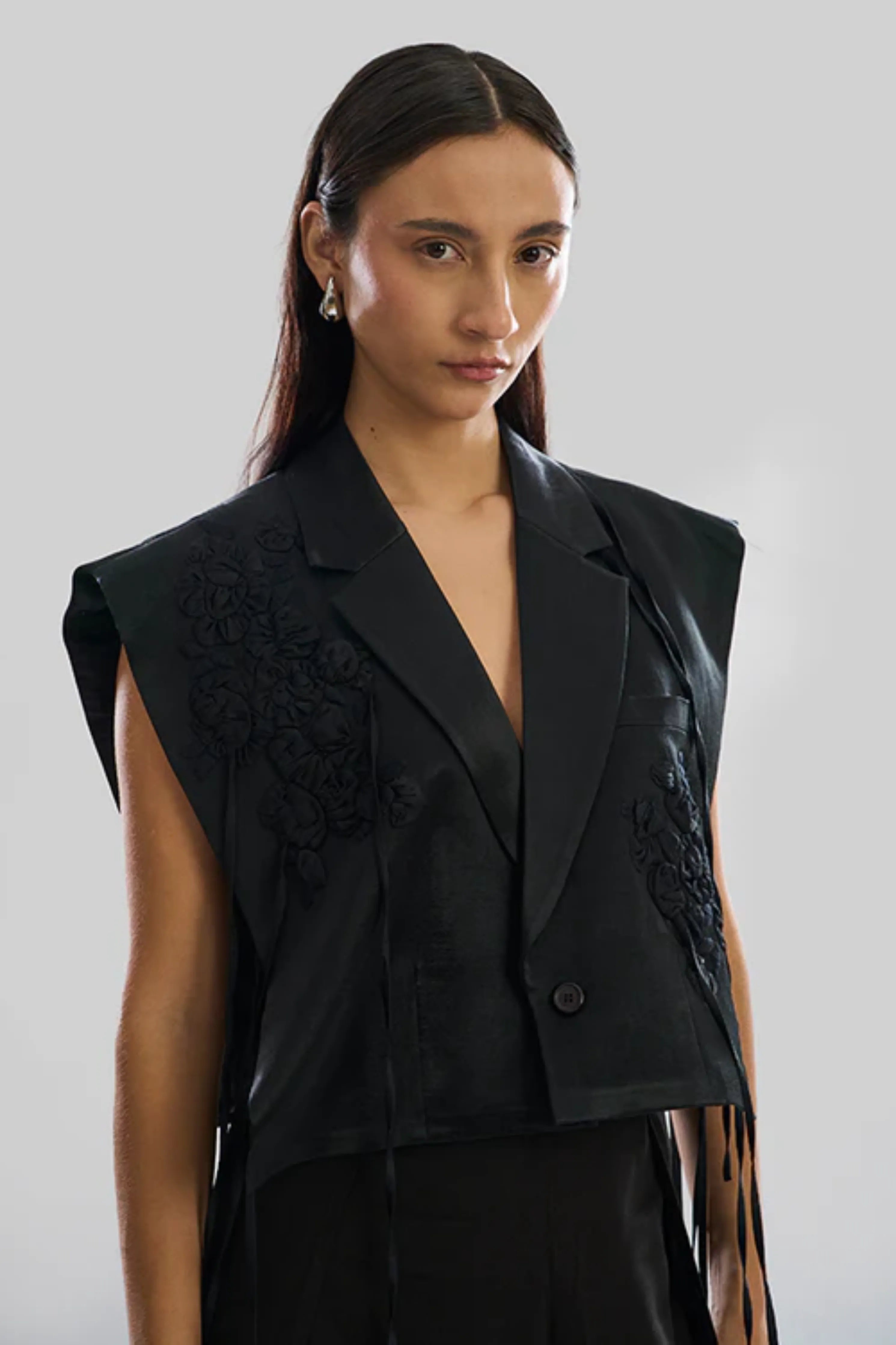 Calla Lily Bib In Black