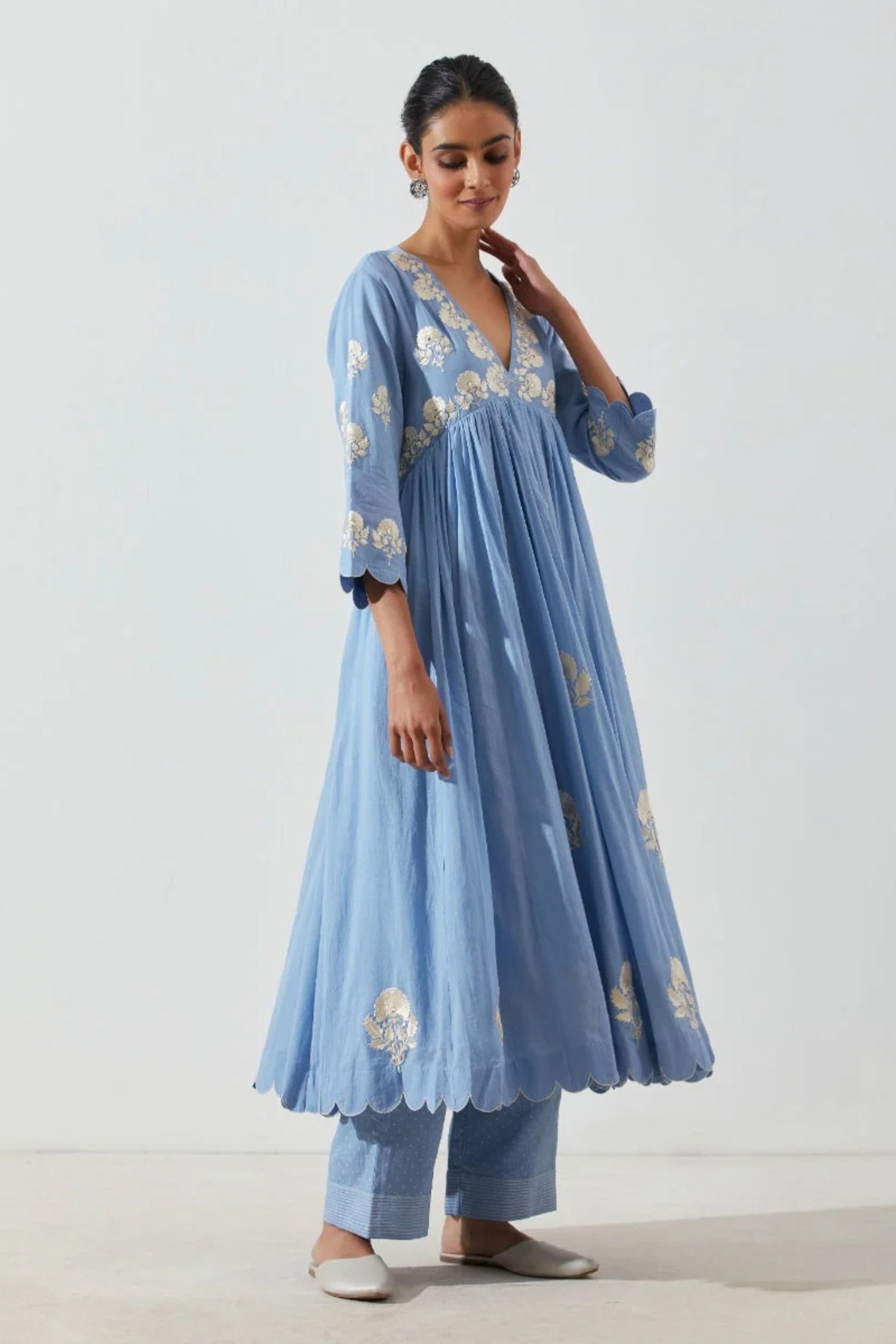Mouni Roy In MOGRA KURTA SET
