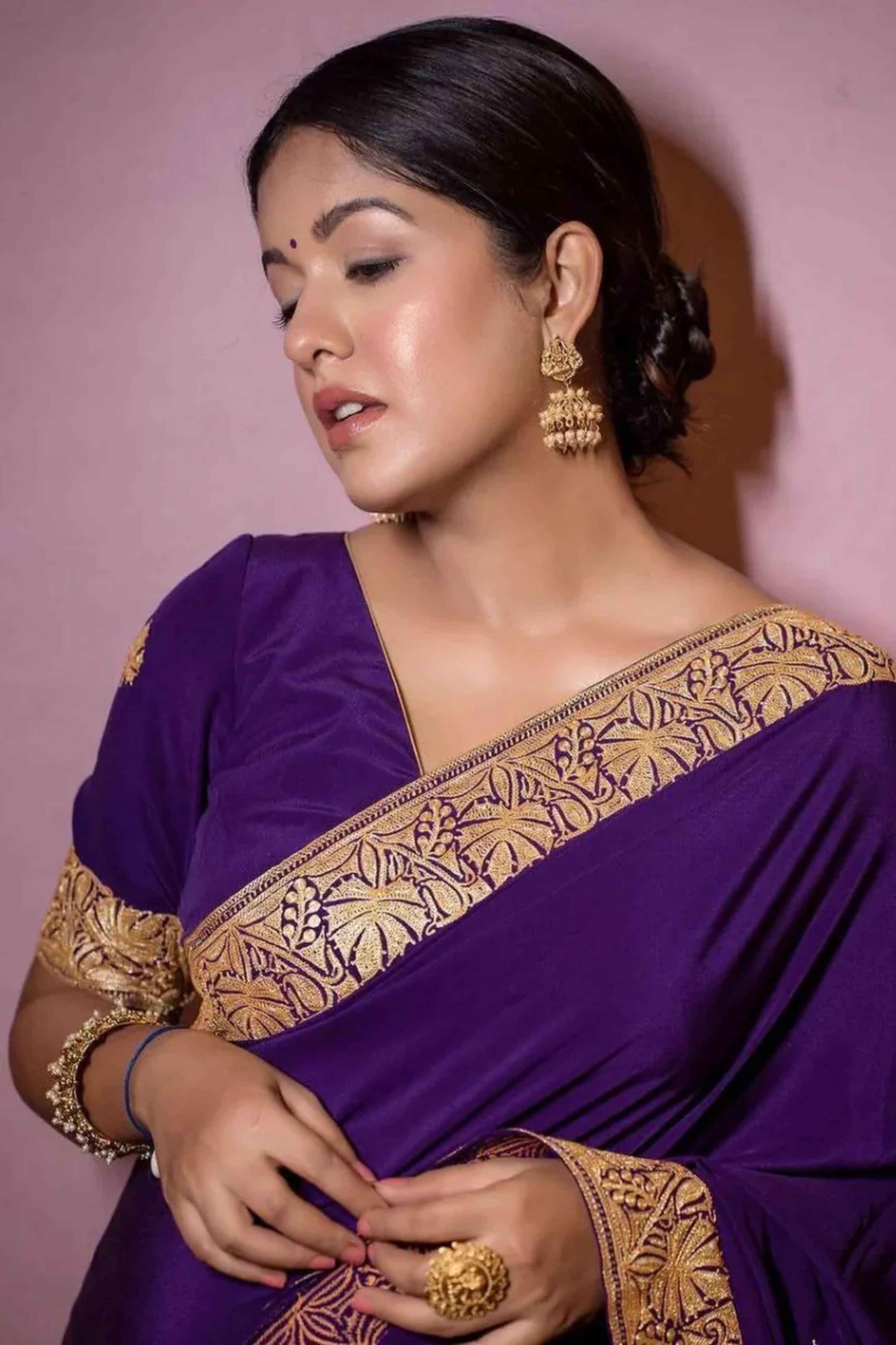 ISHITA DUTTA SHETH IN BANAFSHA SAREE