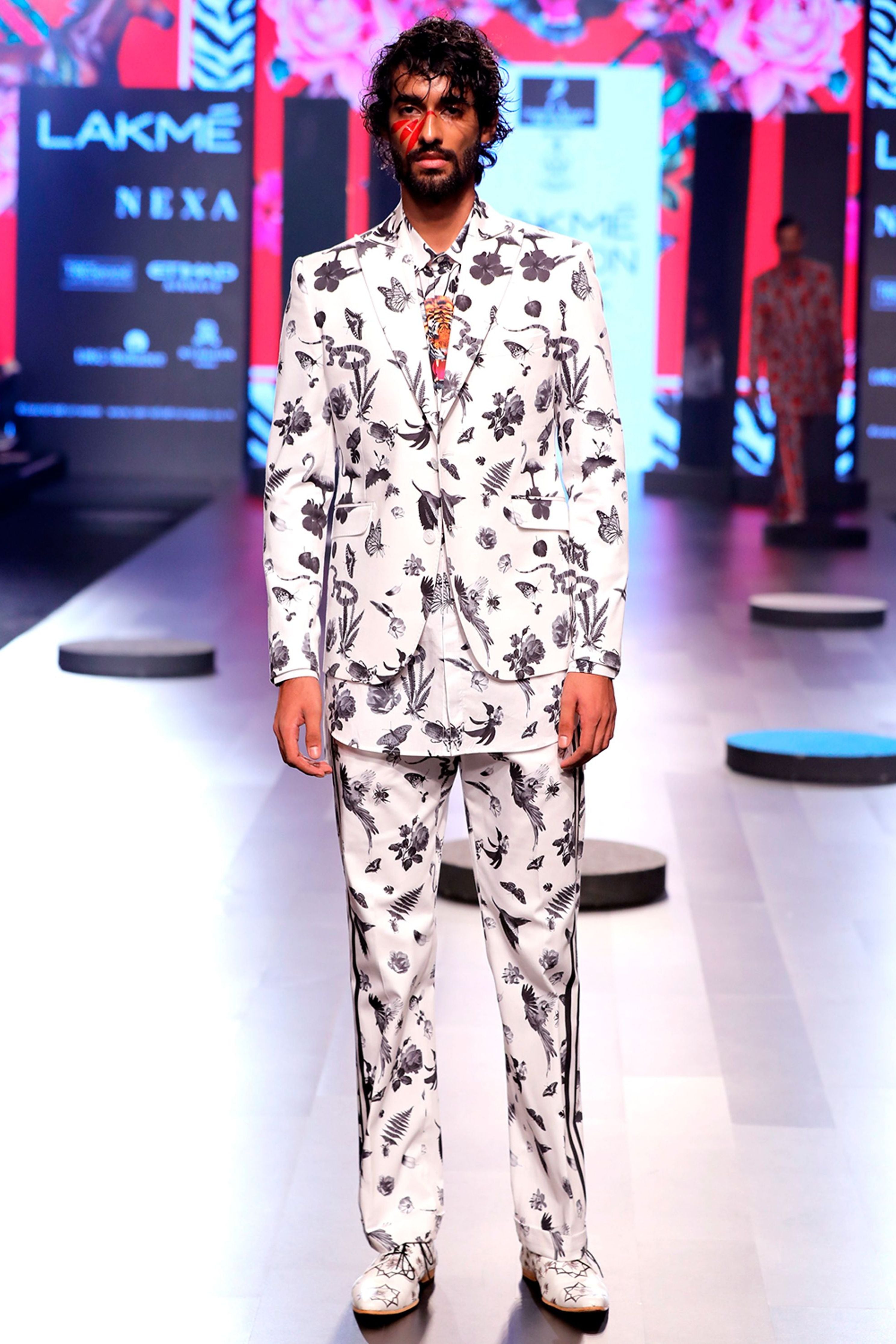 Shahid Kapoor In Bengal Printed Blazer Set