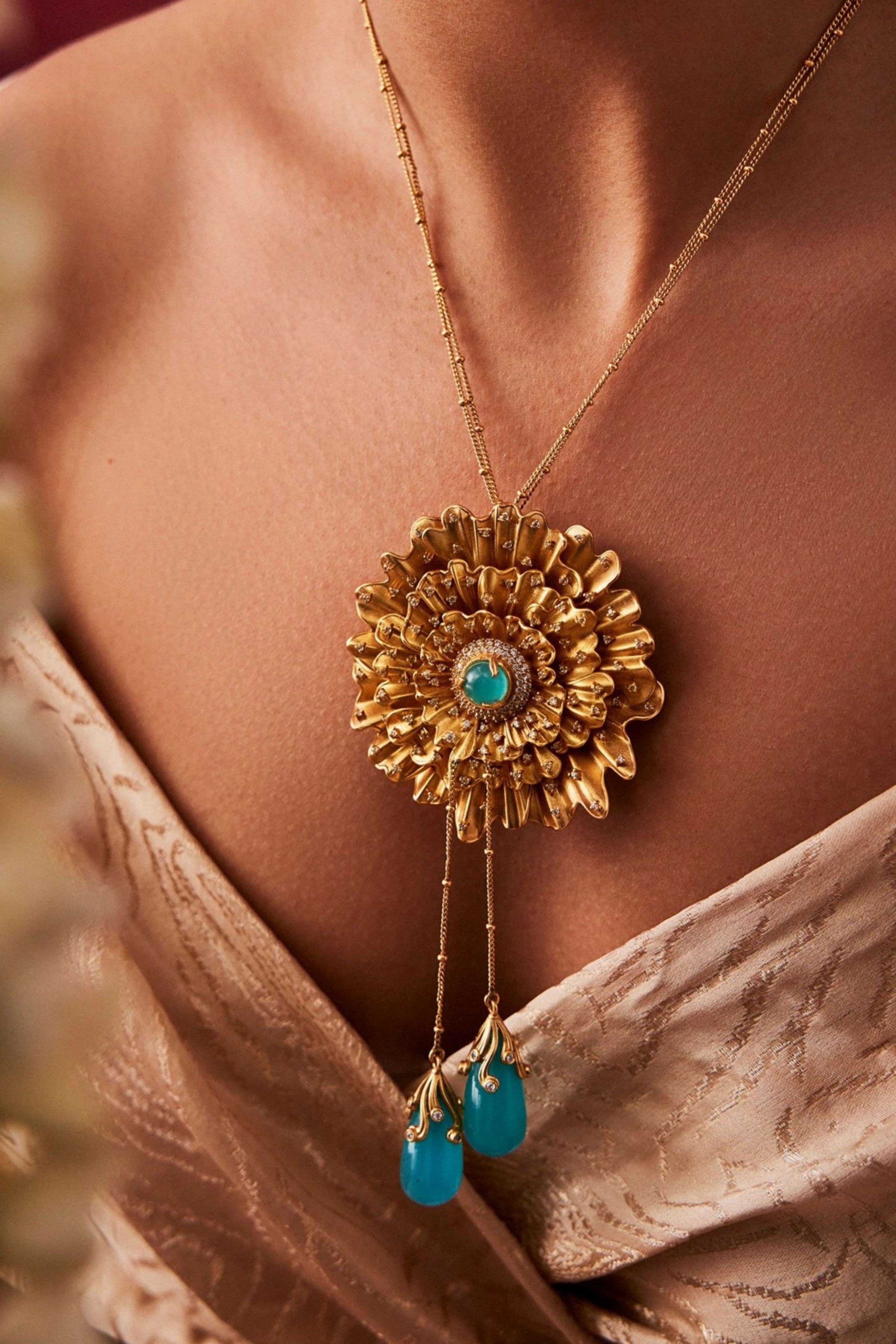 Odeta Pendant With Chain