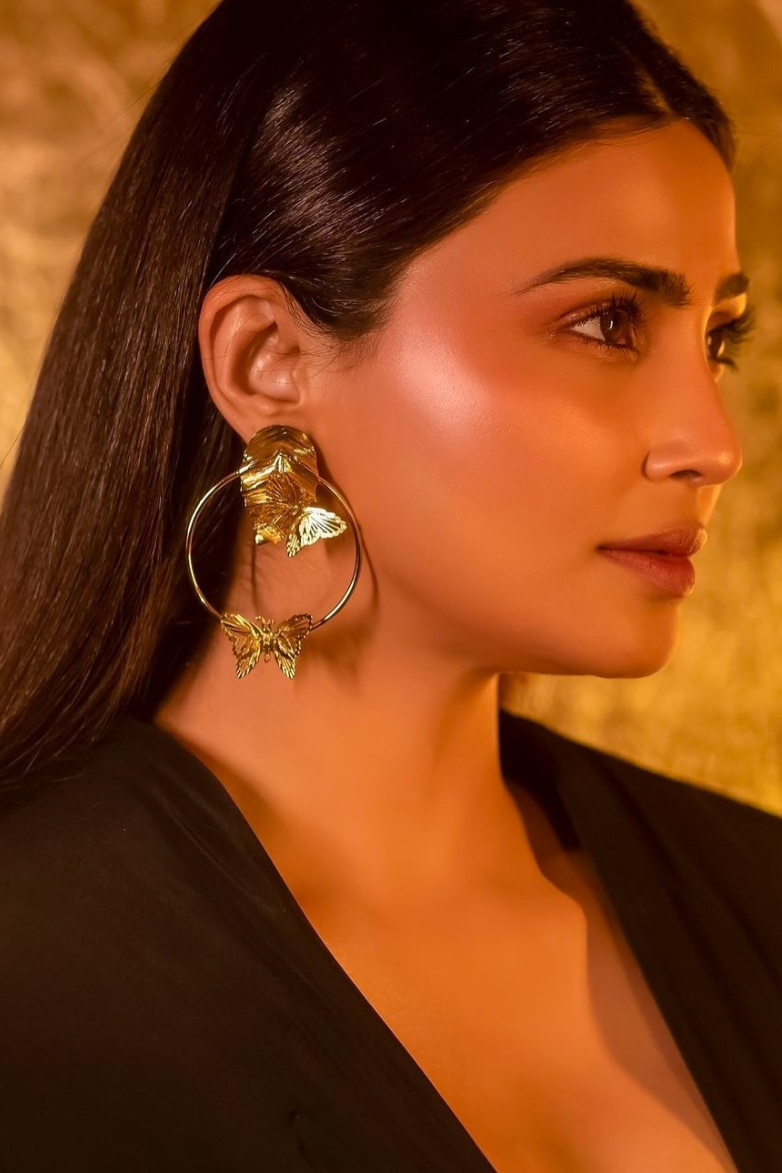 Daisy Shah In Love Me A Lil Hoops