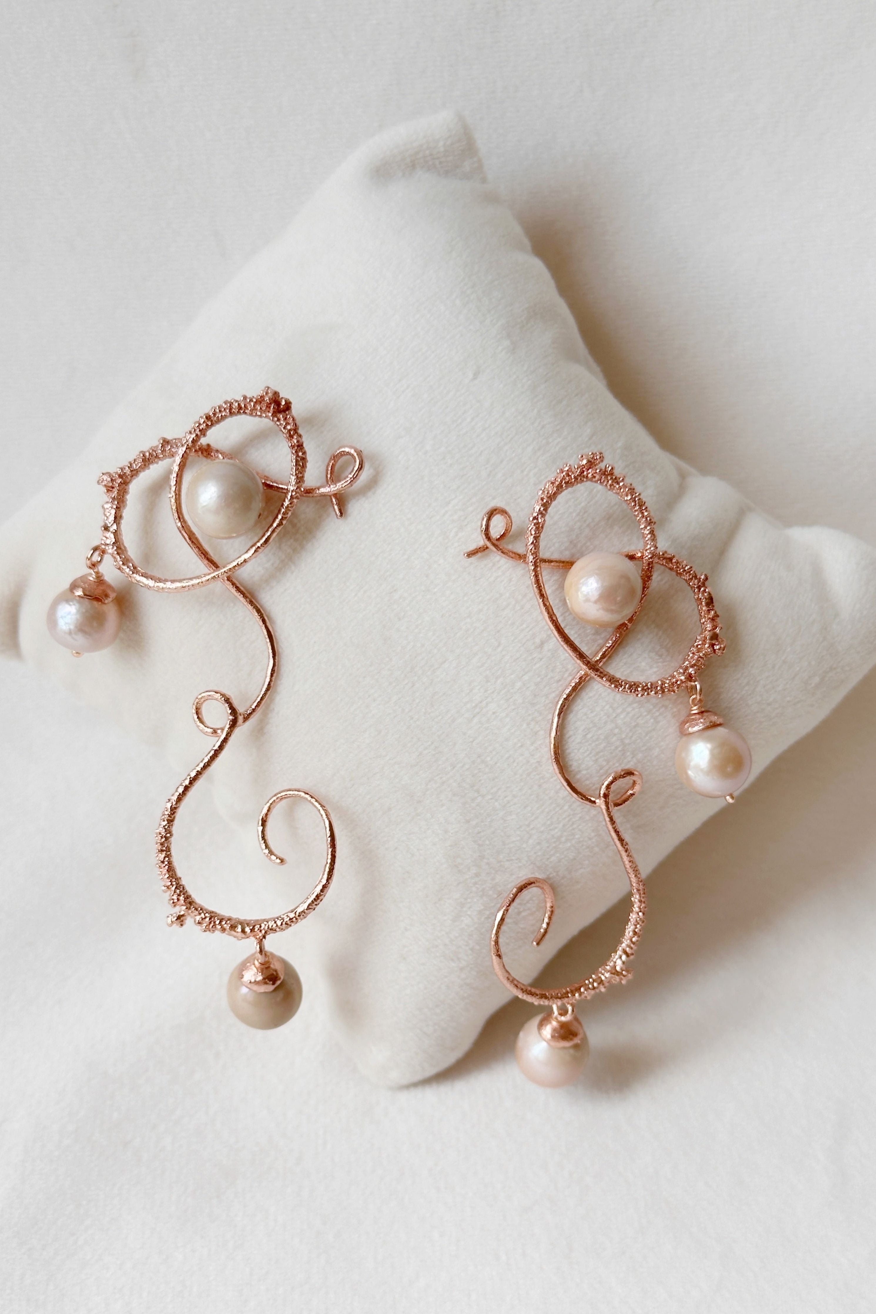 Curly Worly Pearly Danglers Rose Gold Earing