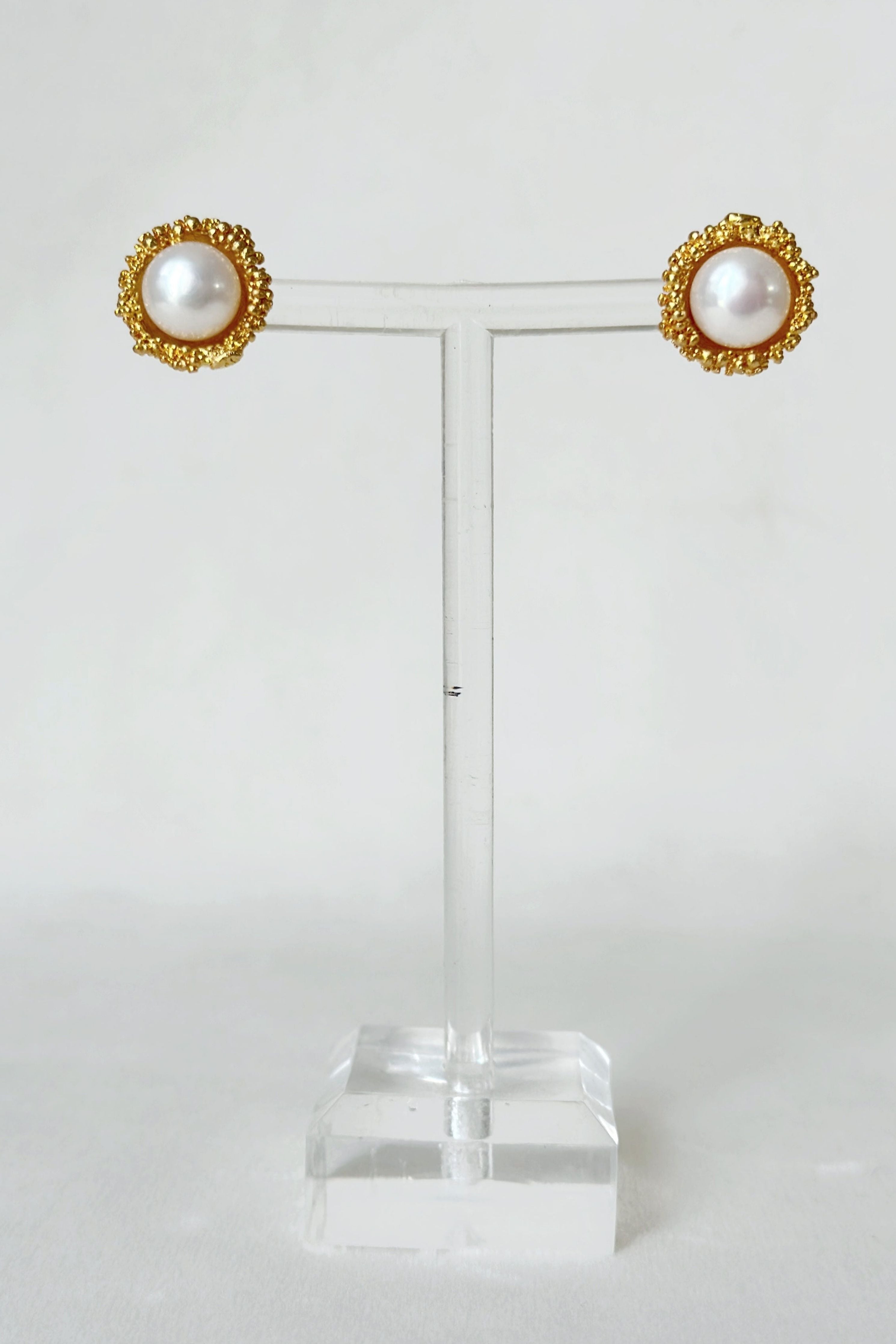 Pearl Cup Studs Gold