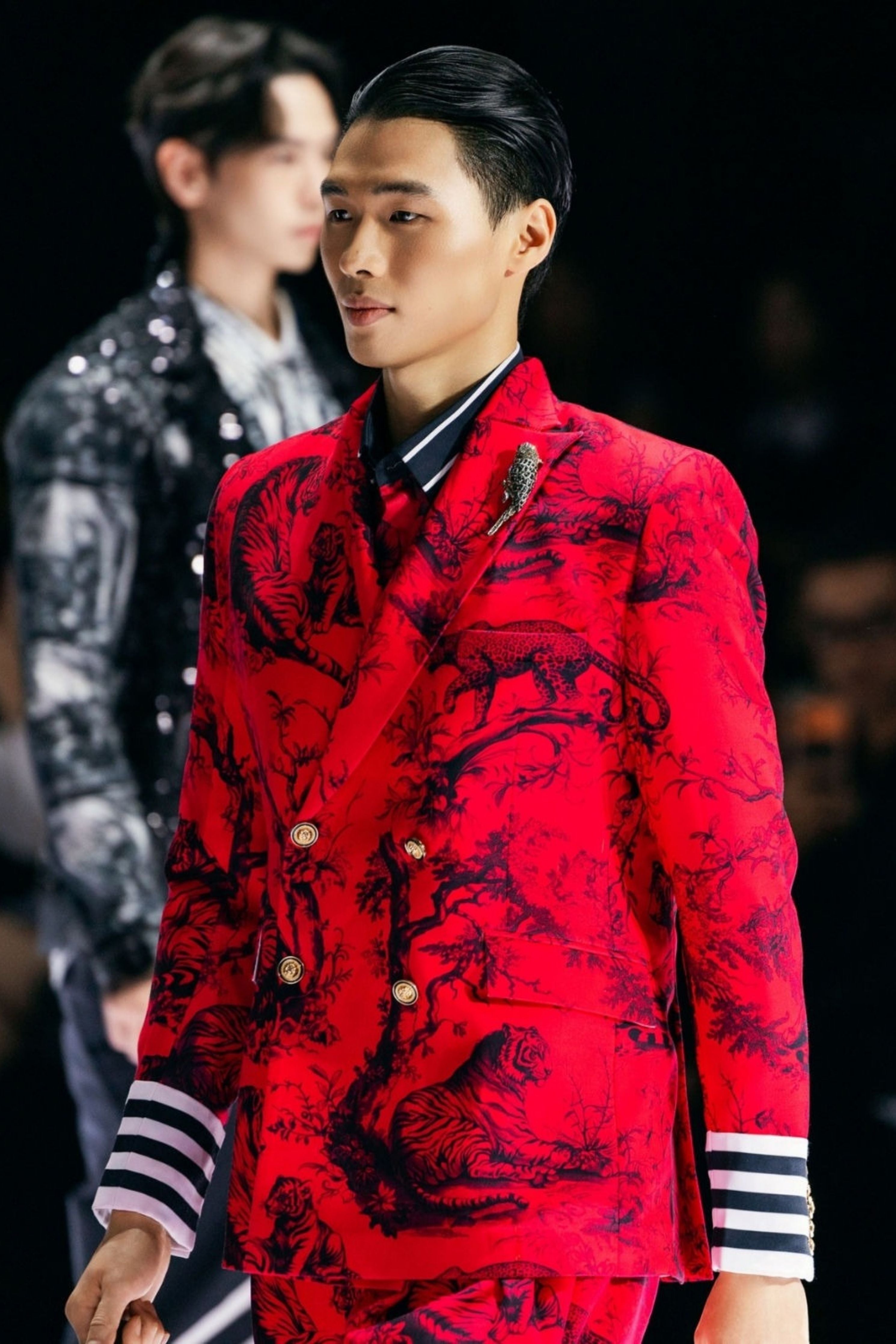 Juoy Red Double Breasted Printed Suit