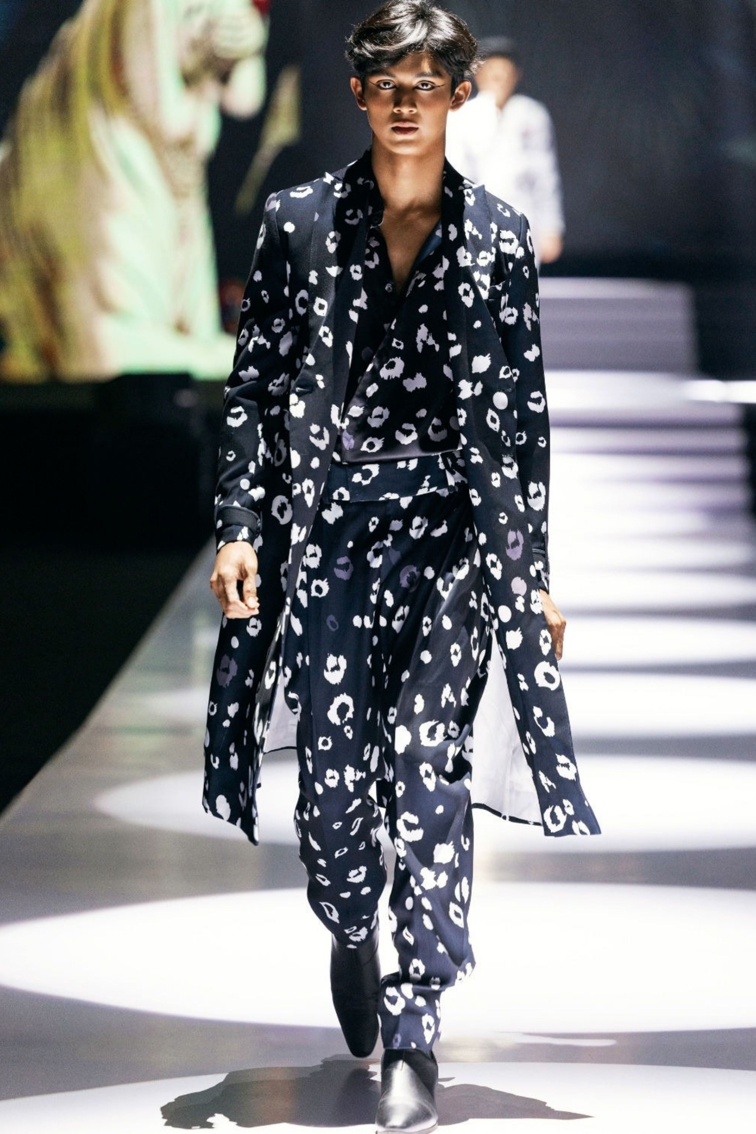 Jubatus Cheetah Printed Trenchcoat Set