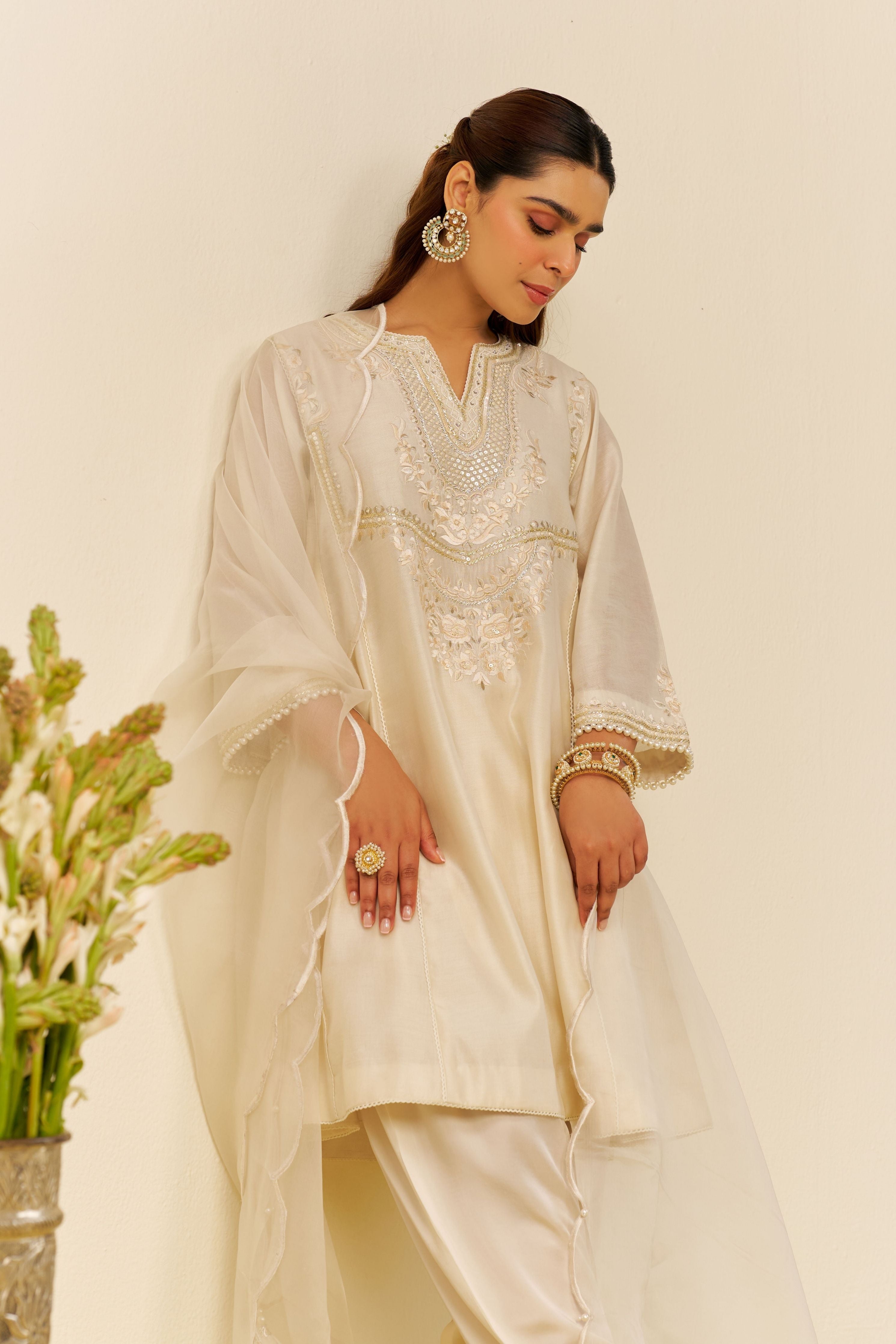 Aiza Short Ivory Chauga Set With Dupatta
