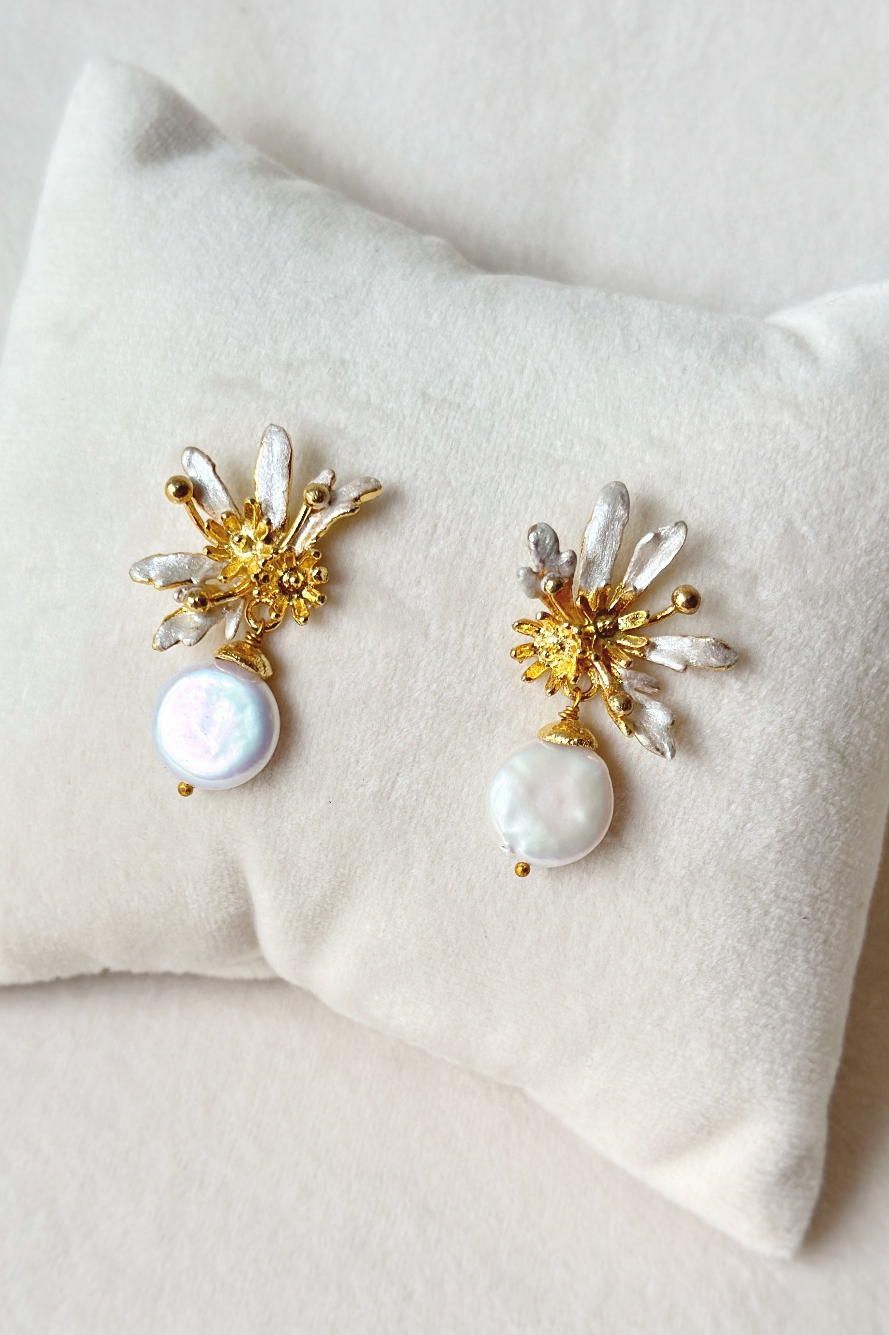 Flowerburst Pearl Drop Studs Snowy White