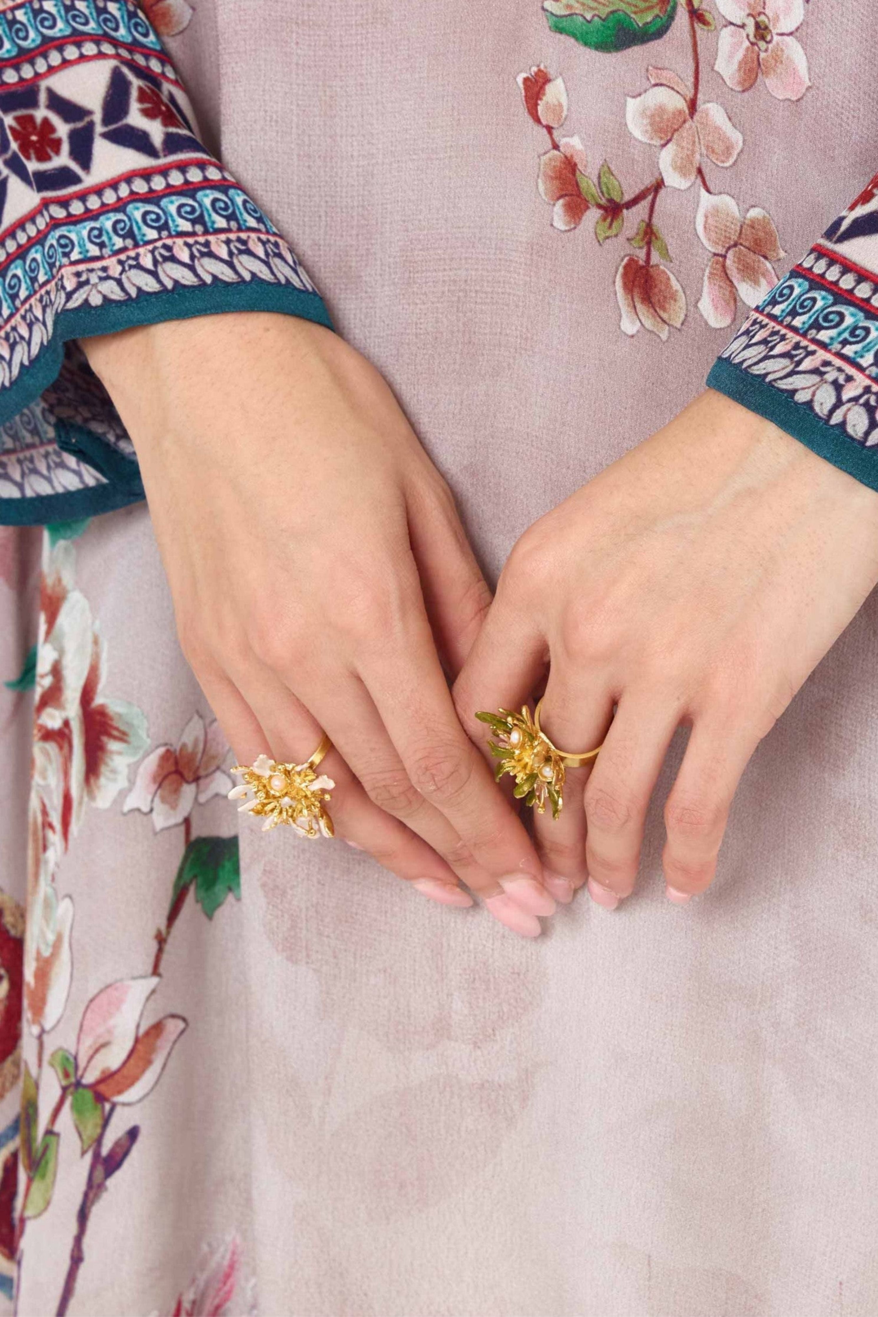 Flowerburst Ring  Snowy White