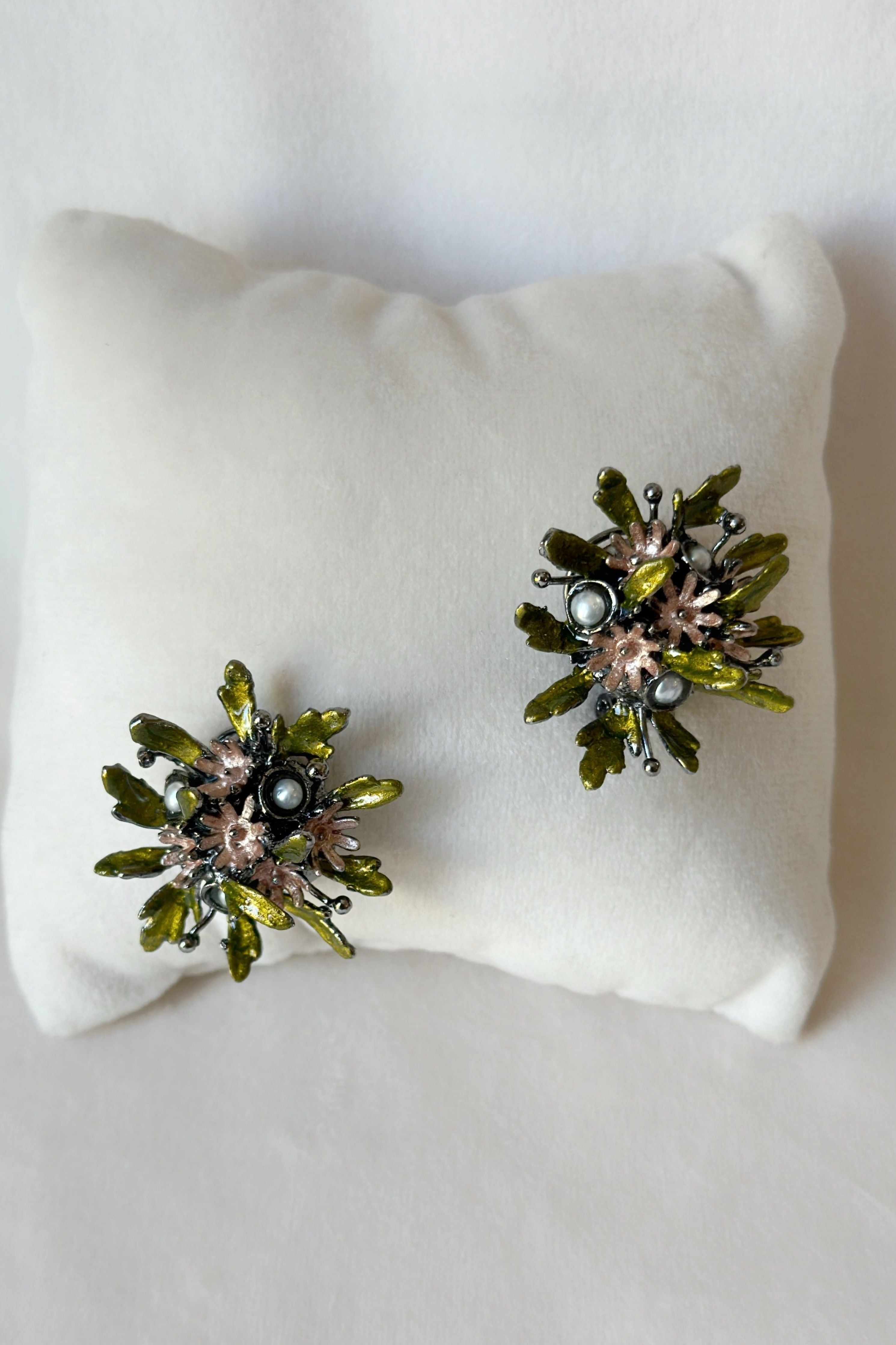 Wild Flower Bouquet Studs Black