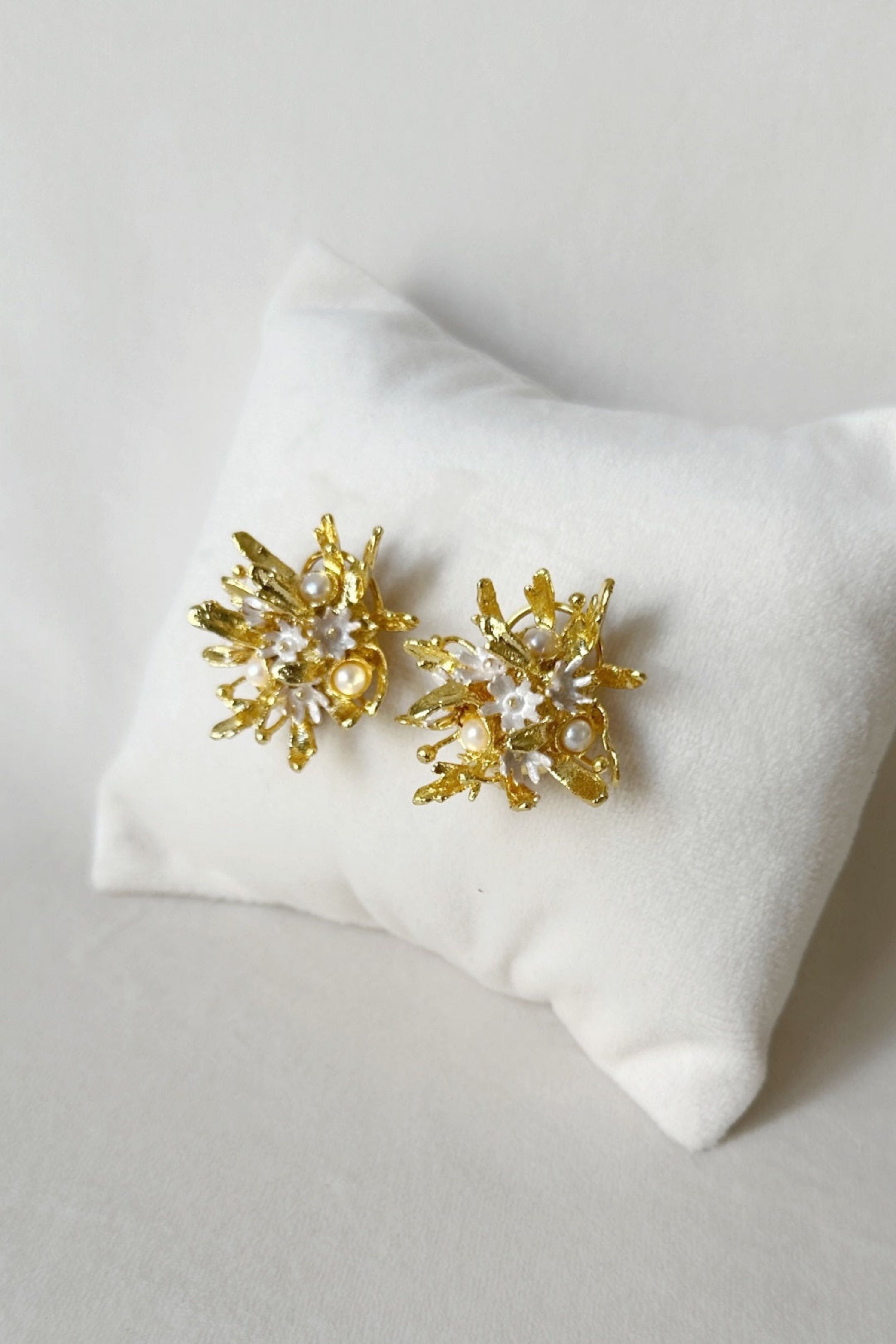 Wild Flower Bouquet Studs White