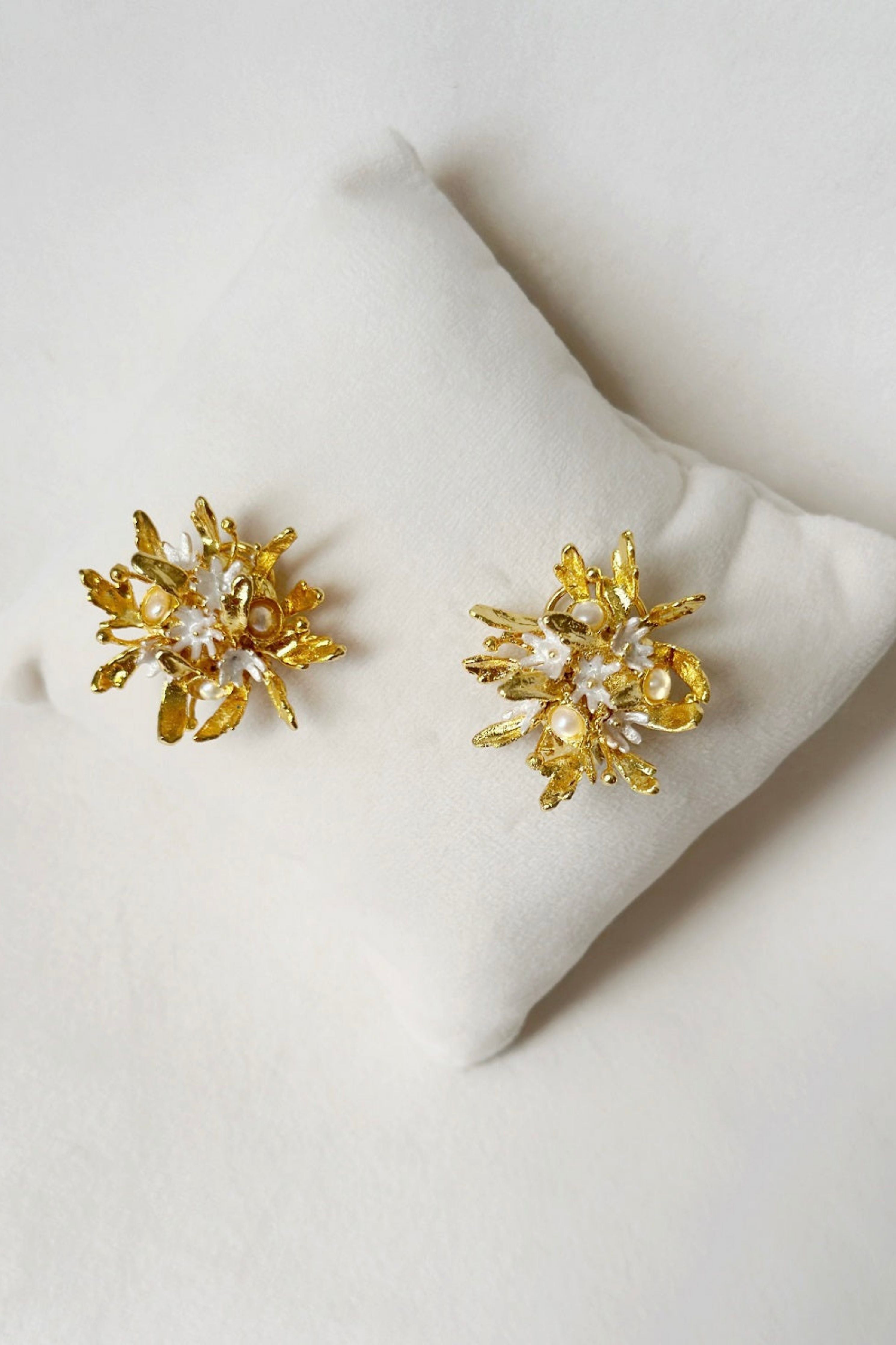 Wild Flower Bouquet Studs White