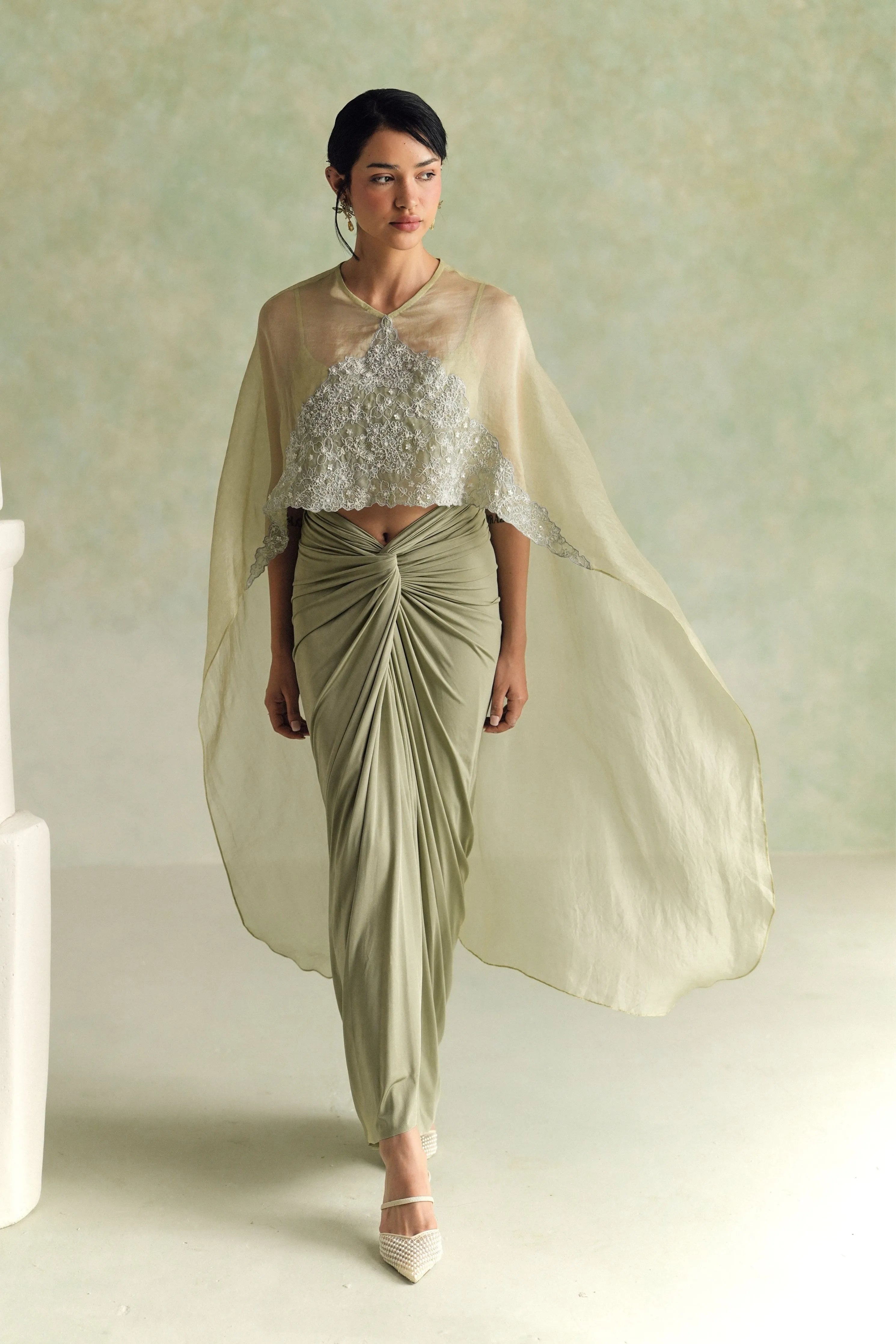 Magnolia Cape Set