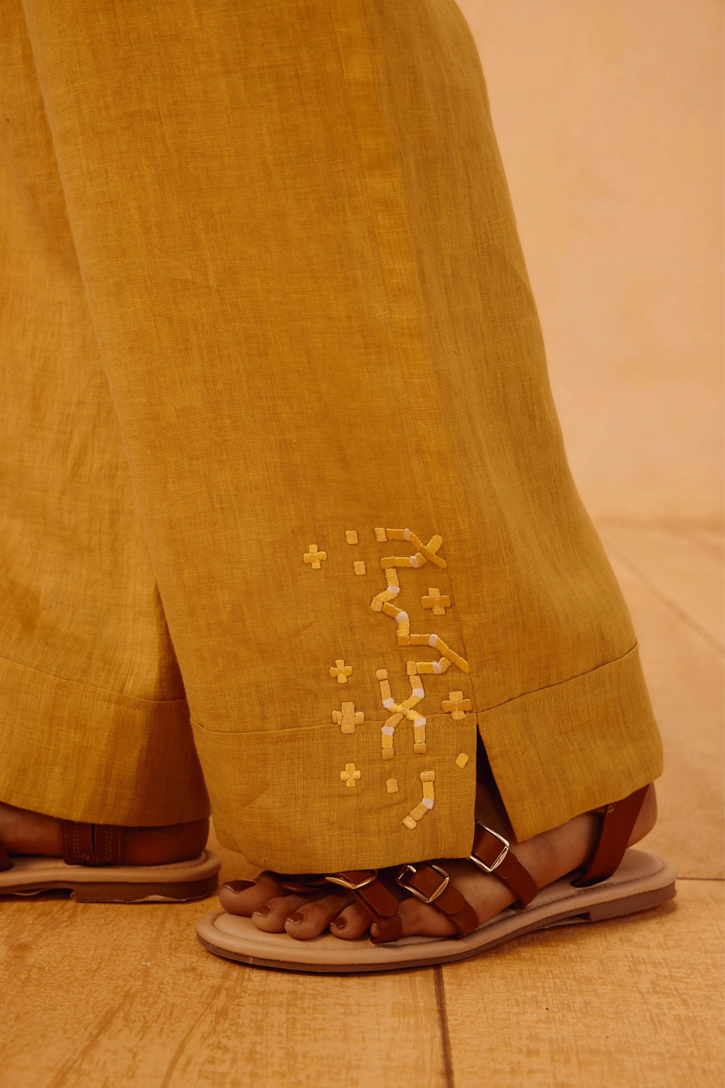The Ghar Linen Trousers