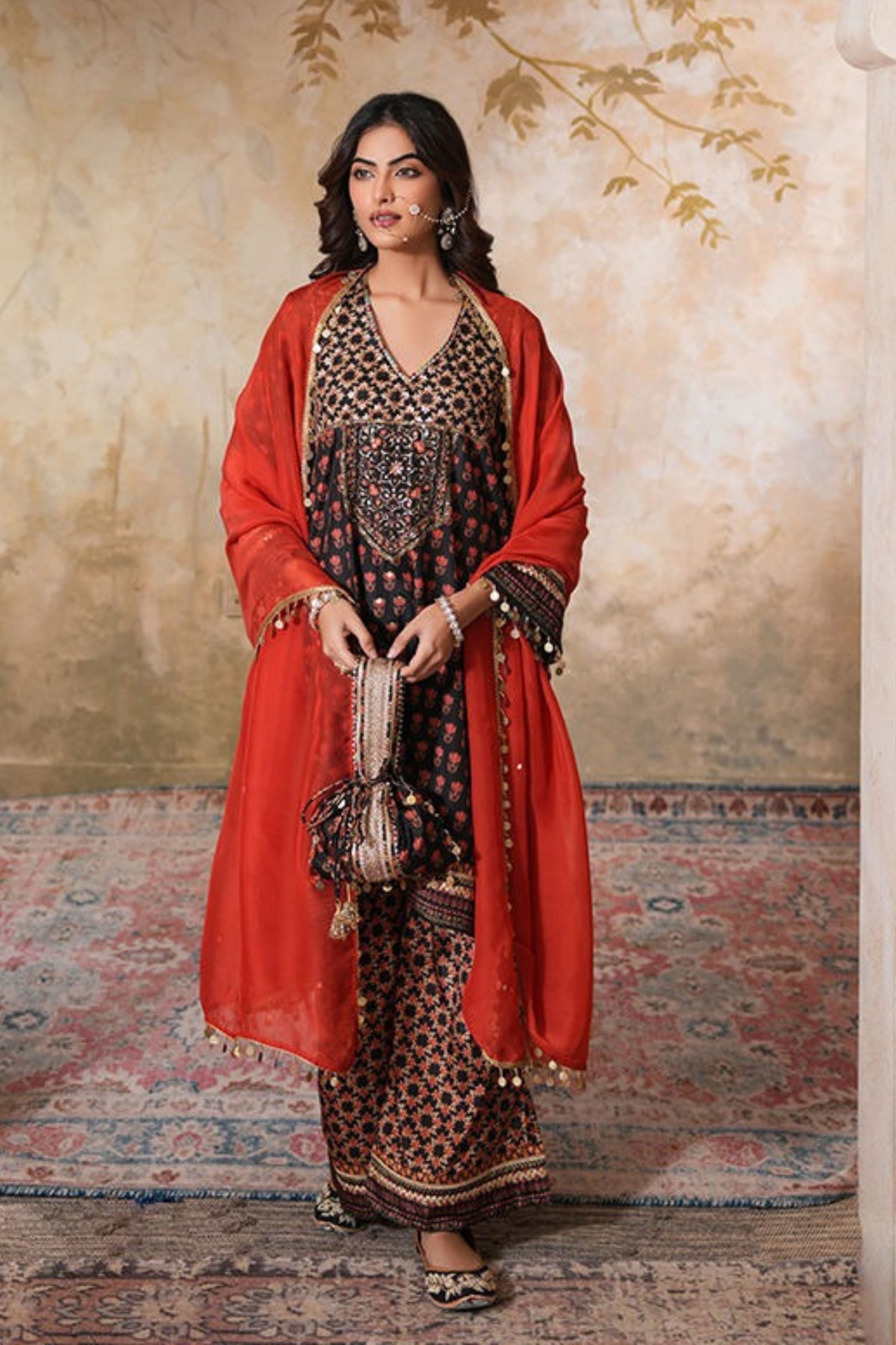 Siyah Sitara Kurta Set With Dupatta