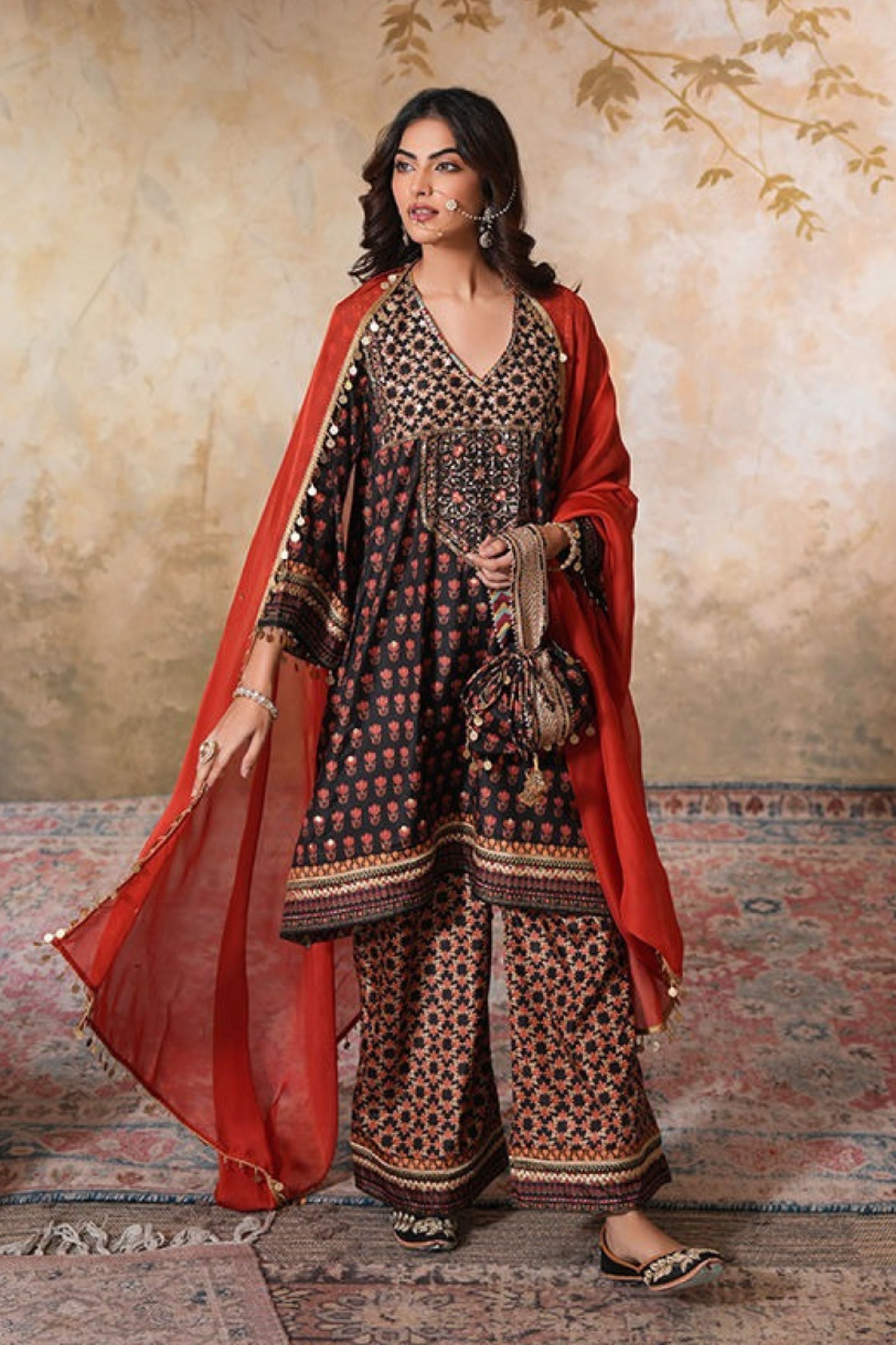 Siyah Sitara Kurta Set With Dupatta