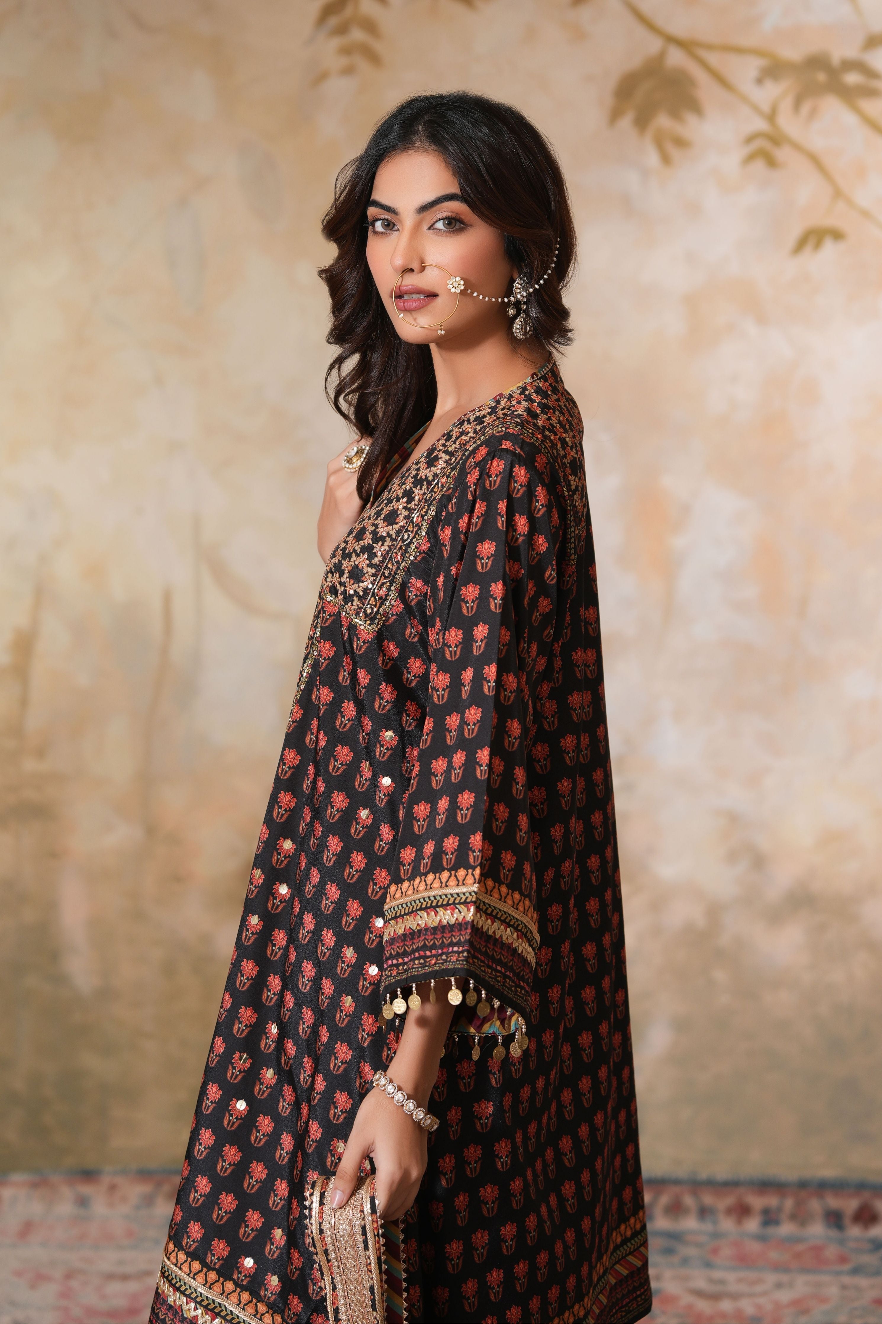 Siyah Sitara Kurta Set With Dupatta