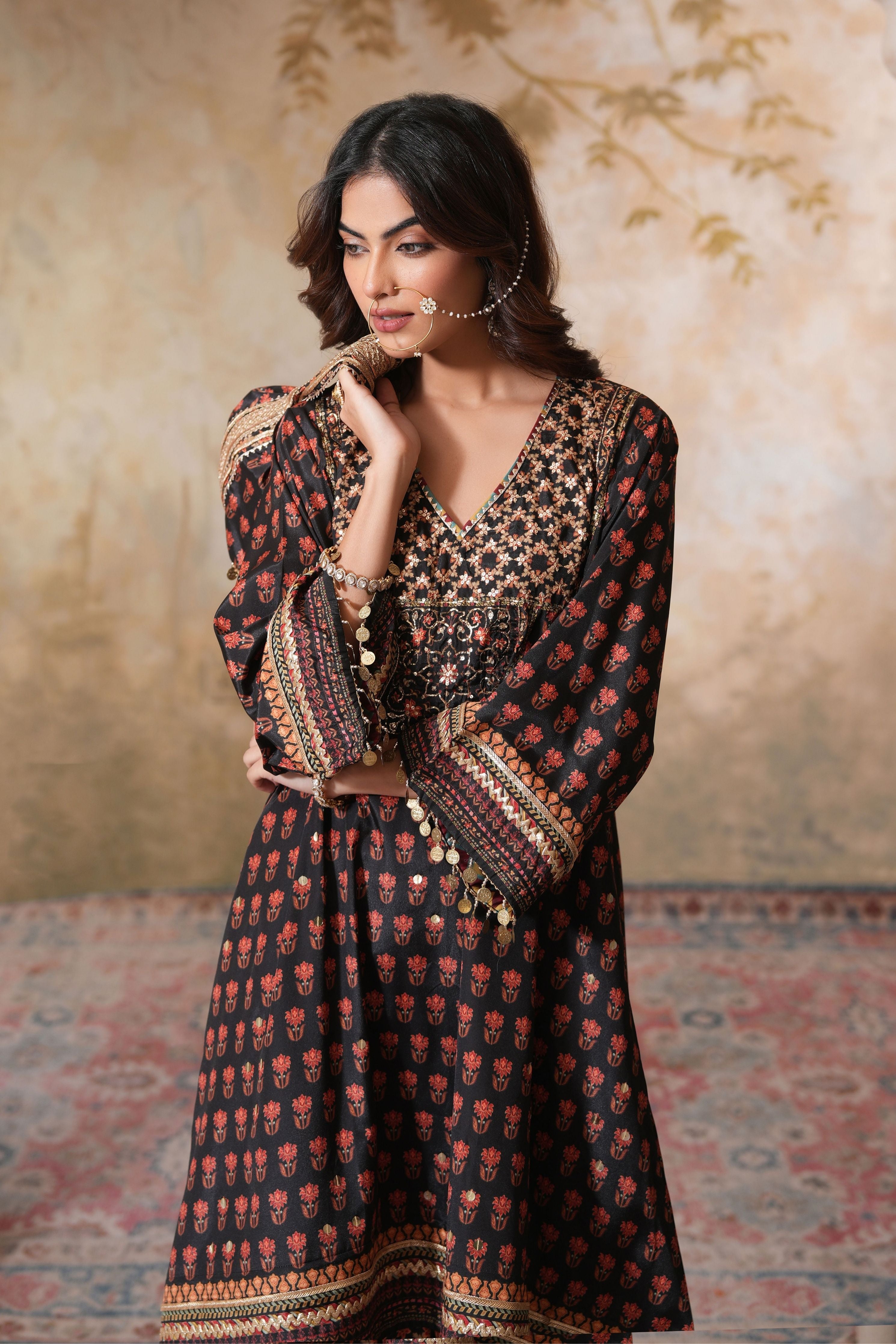 Siyah Sitara Kurta Set With Dupatta