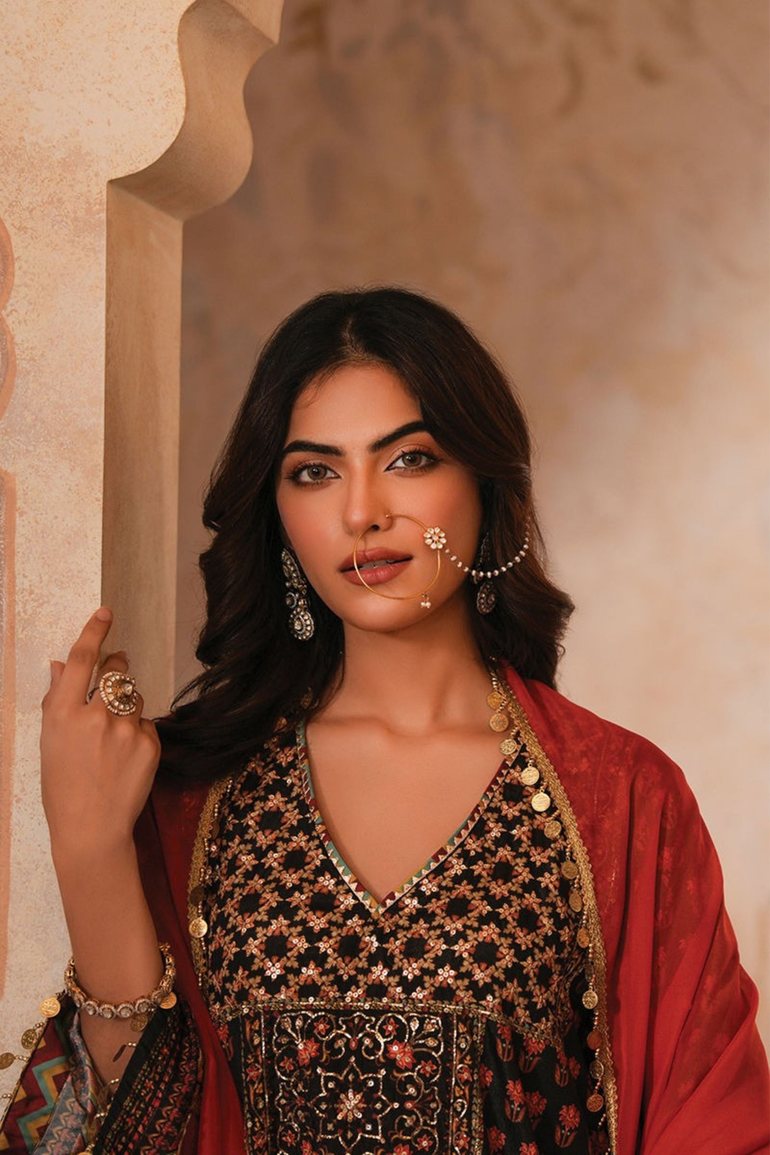 Siyah Sitara Kurta Set With Dupatta