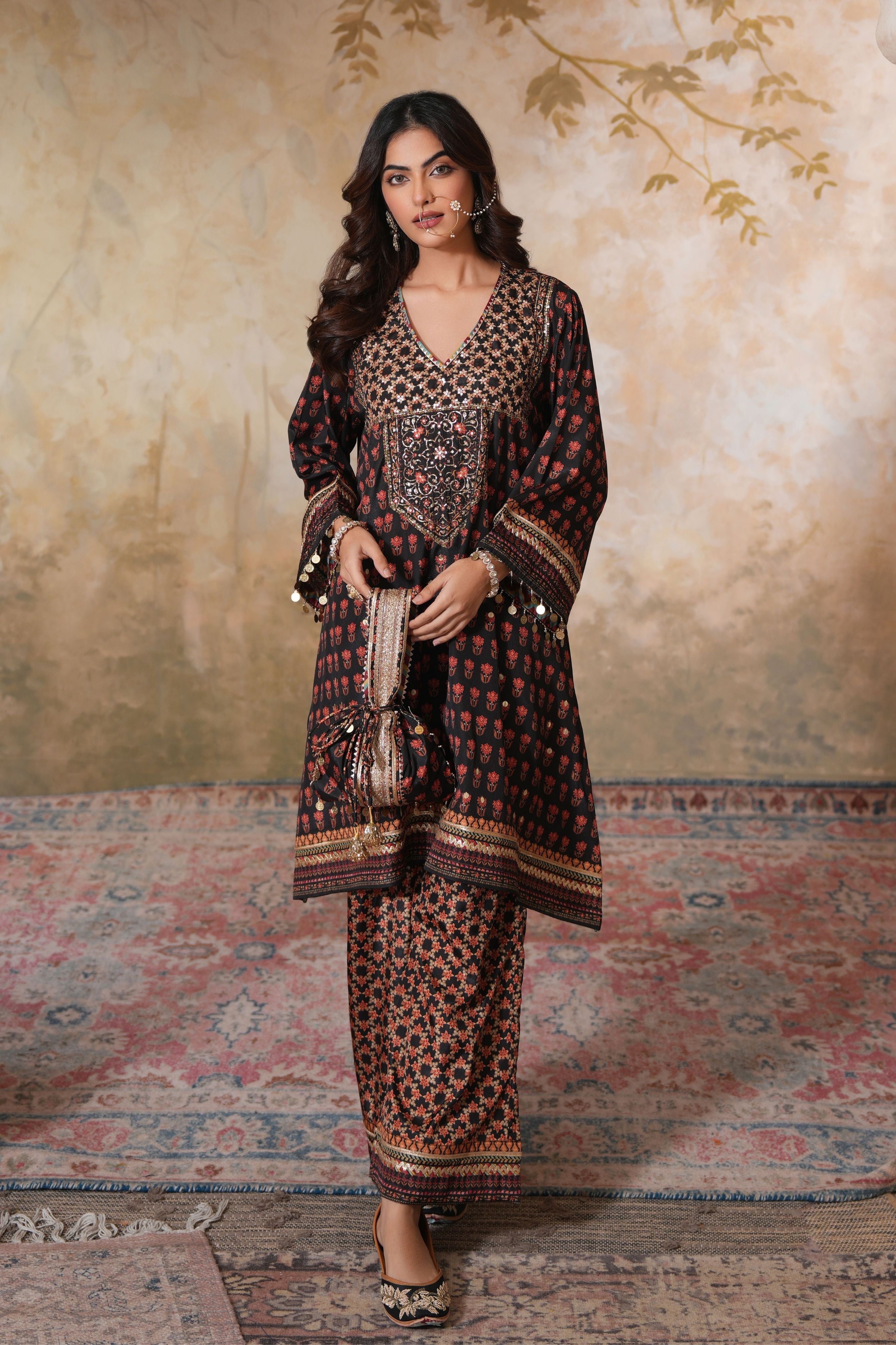 Siyah Sitara Kurta Set With Dupatta
