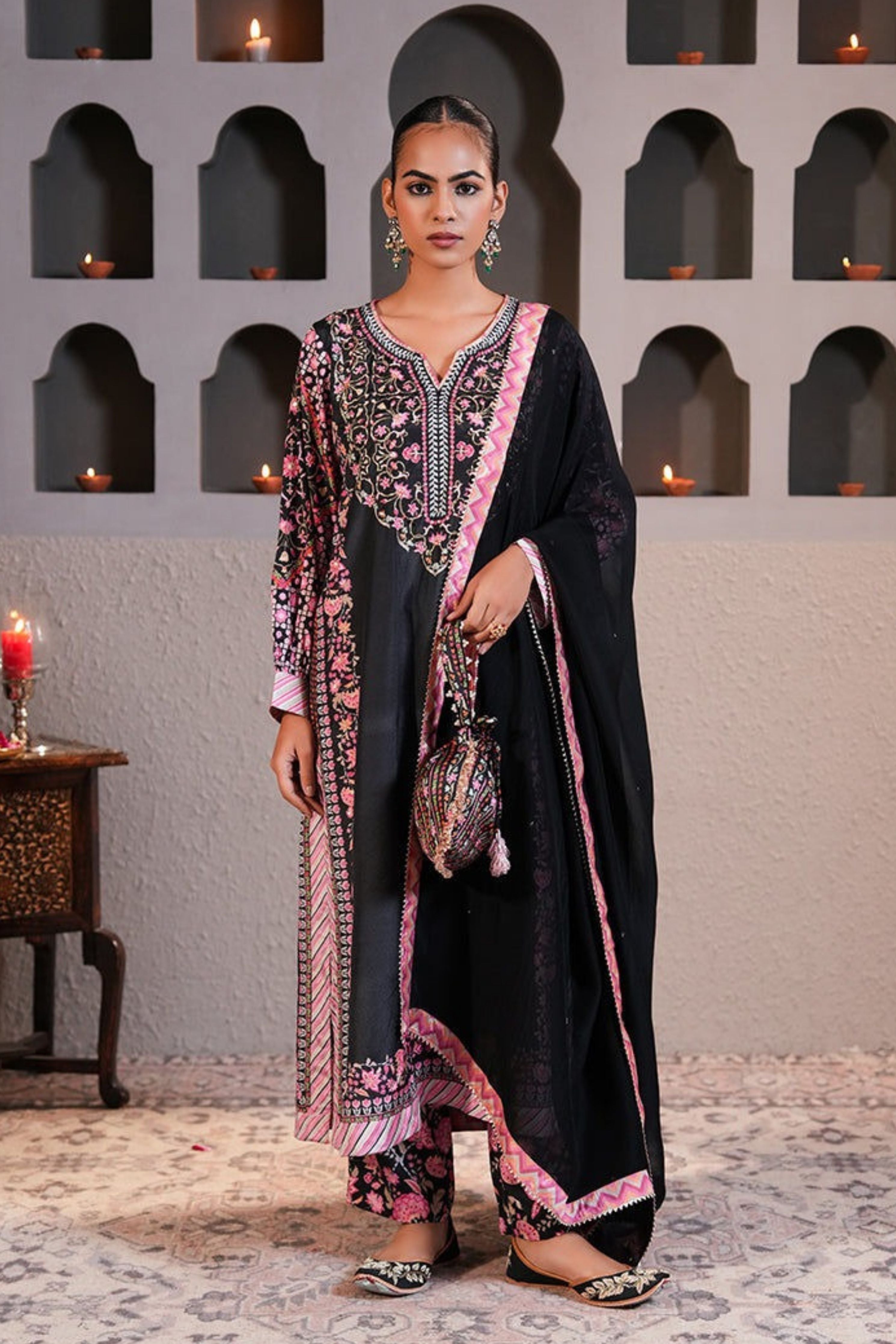 Khwaab Gulabi Kurta Set With Dupatta