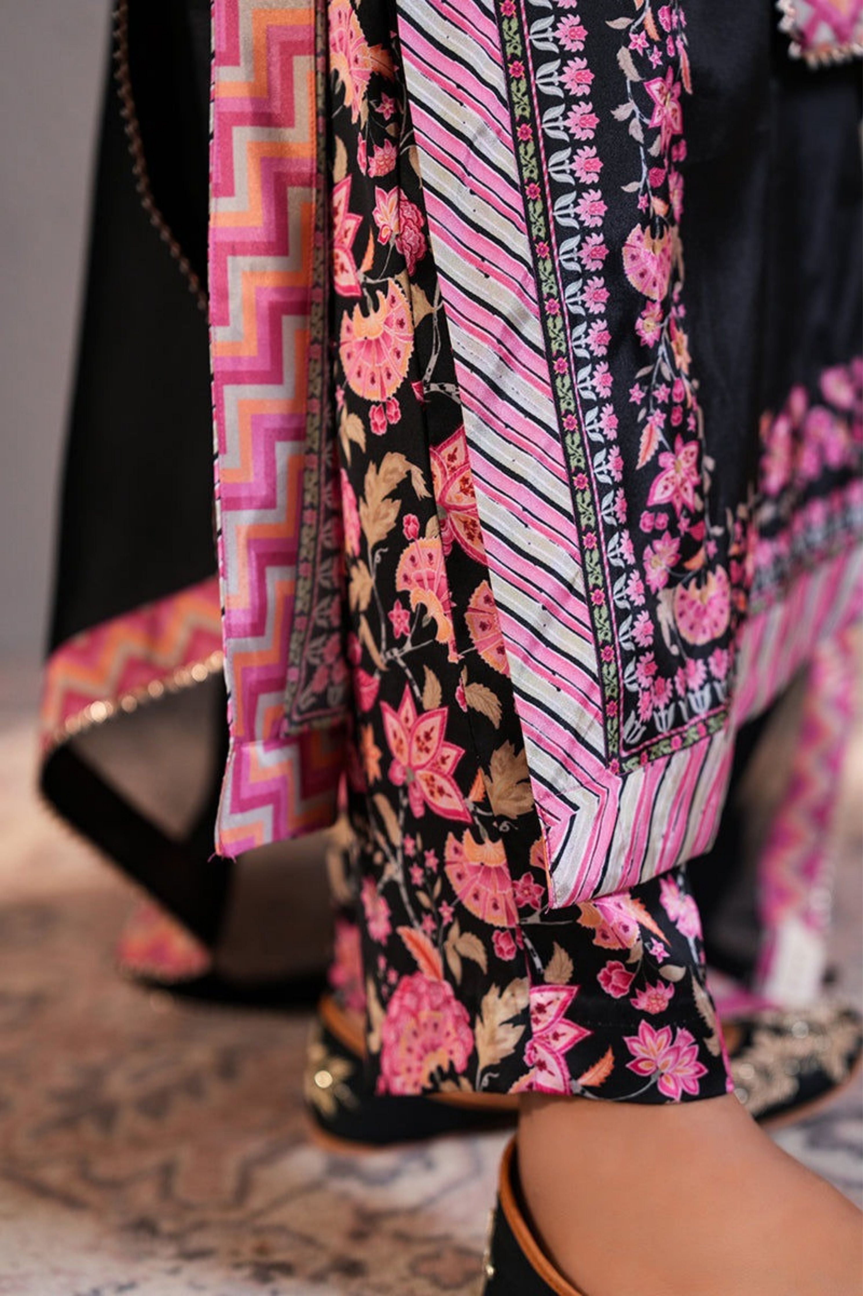 Khwaab Gulabi Kurta Set With Dupatta