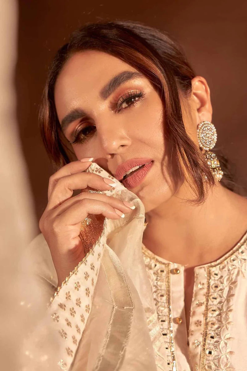Huma Qureshi In Eliza Garara Set