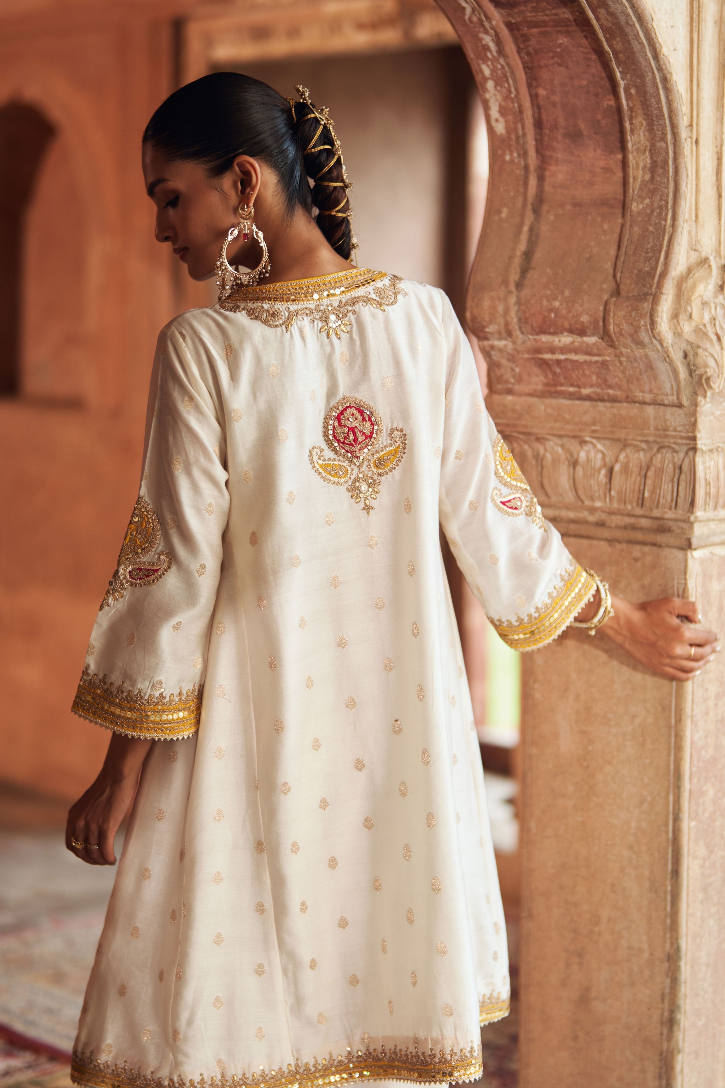 Inaayat Daisy Ivory Chauga With Salwar