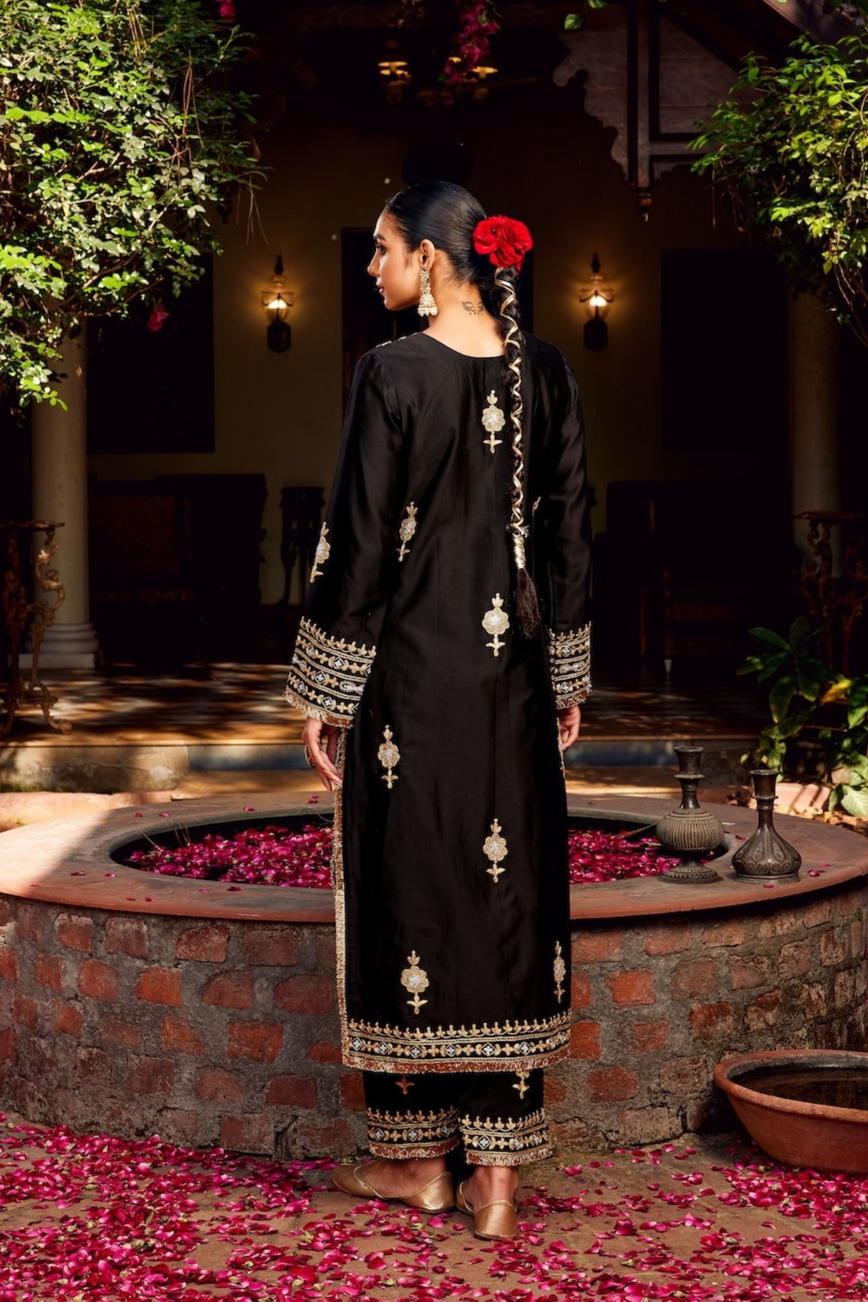 Black Inayat Kurta Set