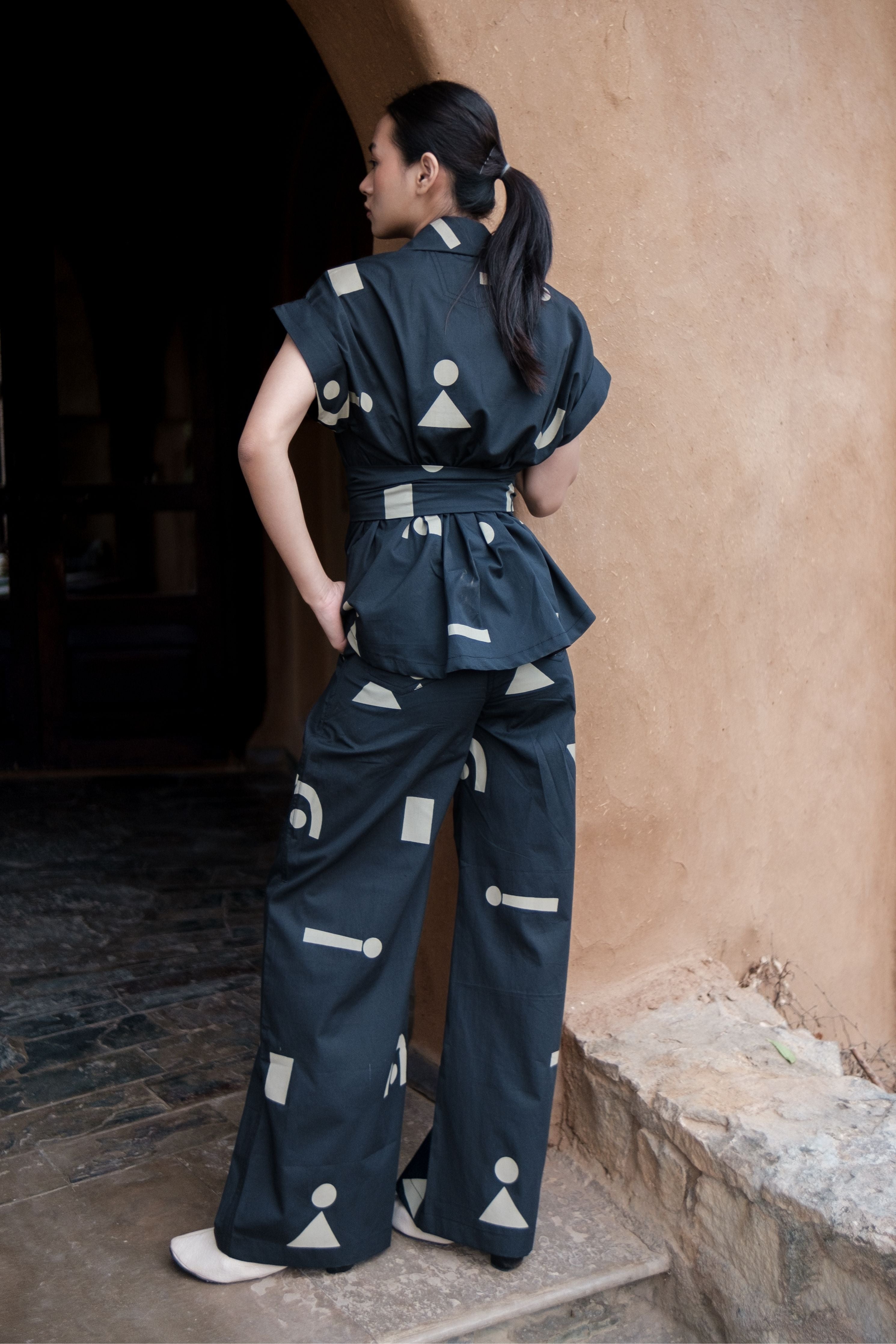 Black Trigular Print Berlin Shawl collar Top