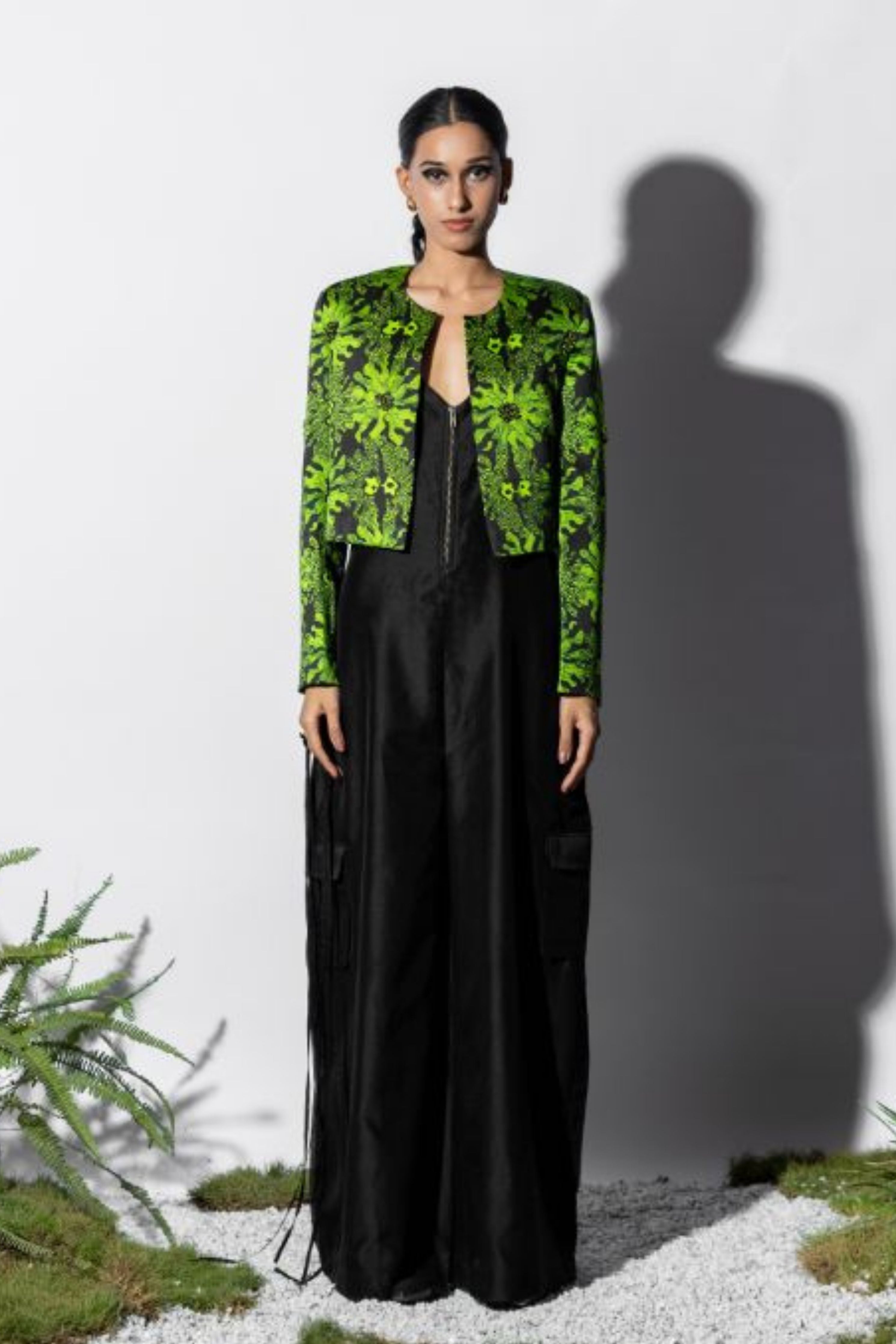 Kelp Emrboidered Tassel Short Jacket