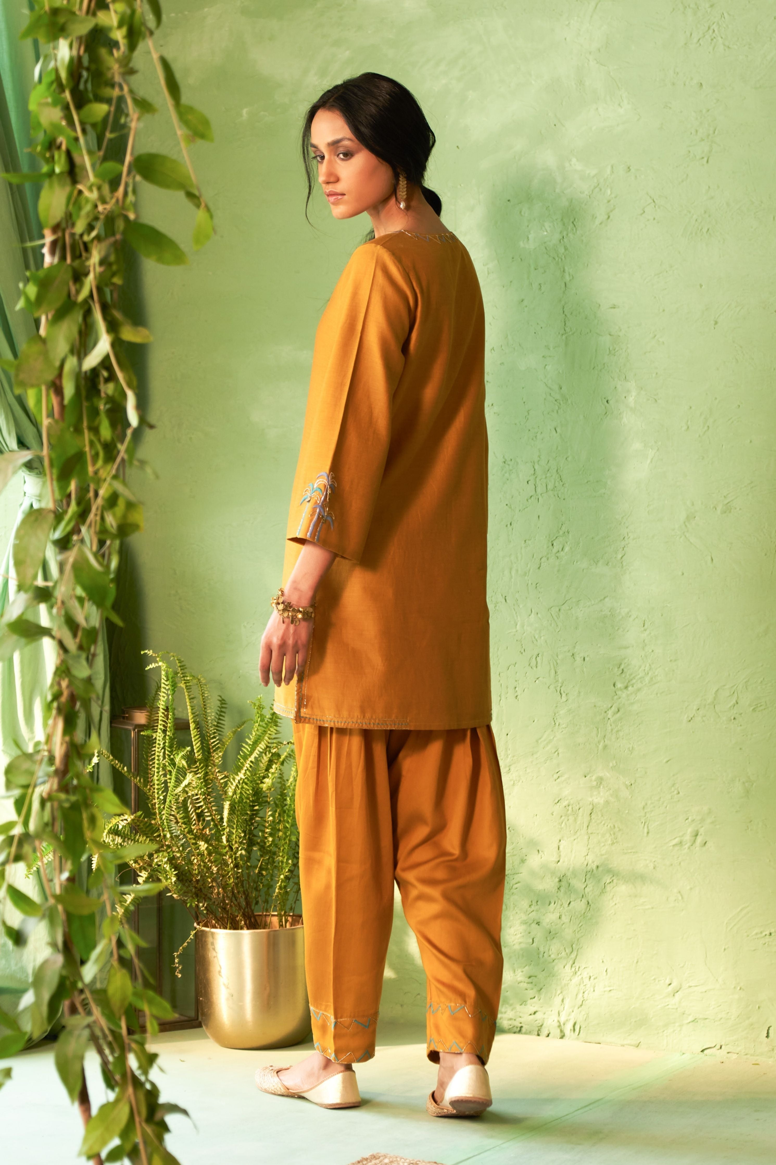 Kinaara Short Kurta Set