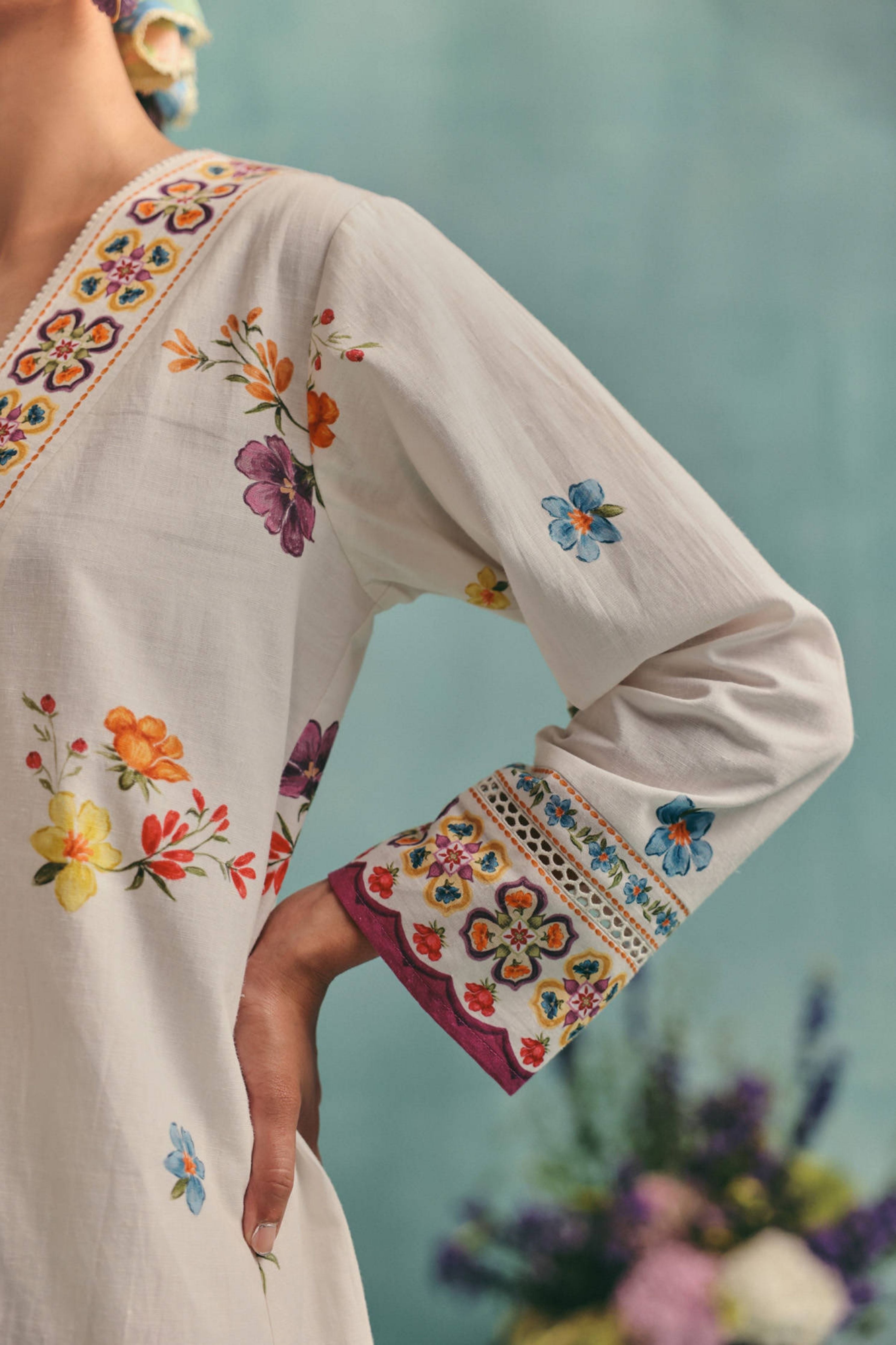 Daisy Vneck Short Kurta Set  Ecru