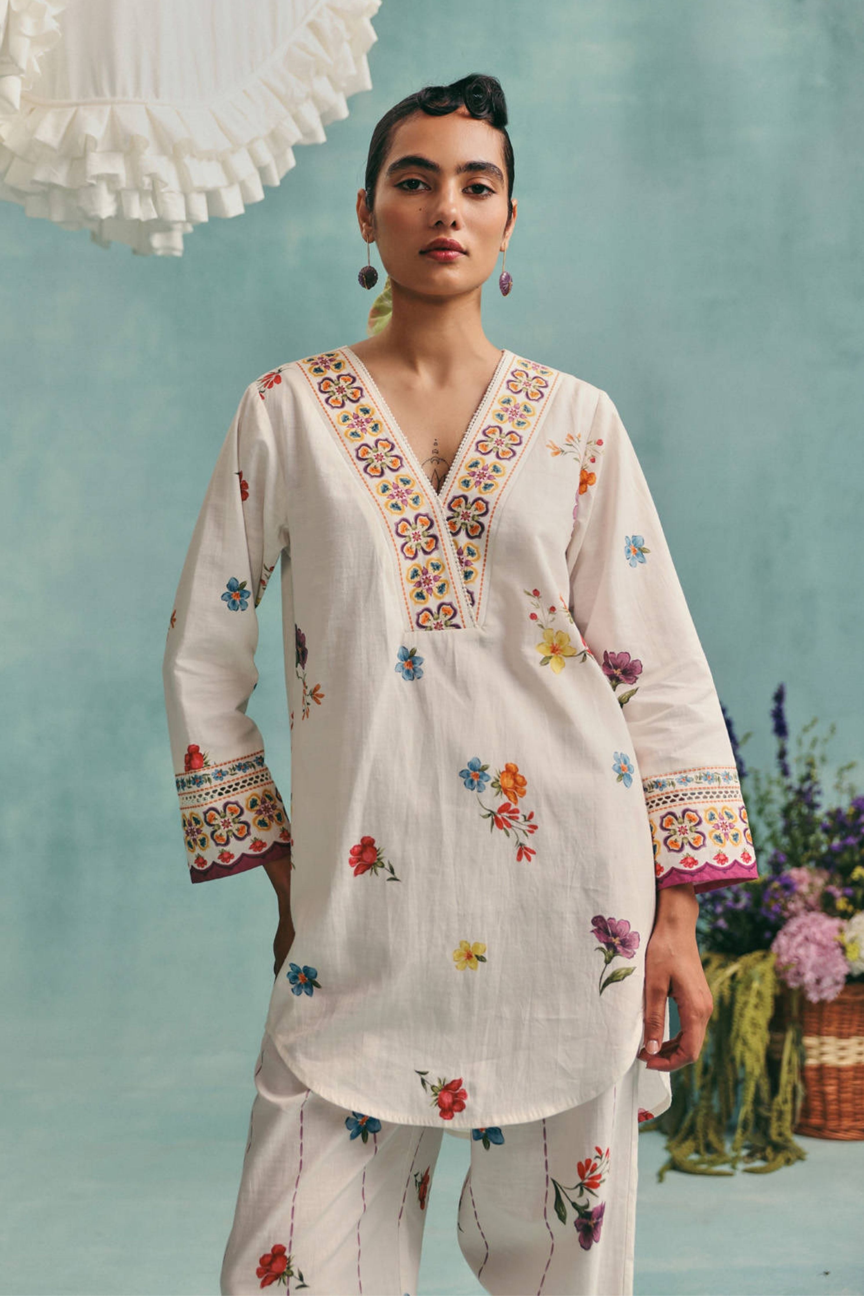 Daisy Vneck Short Kurta Set  Ecru