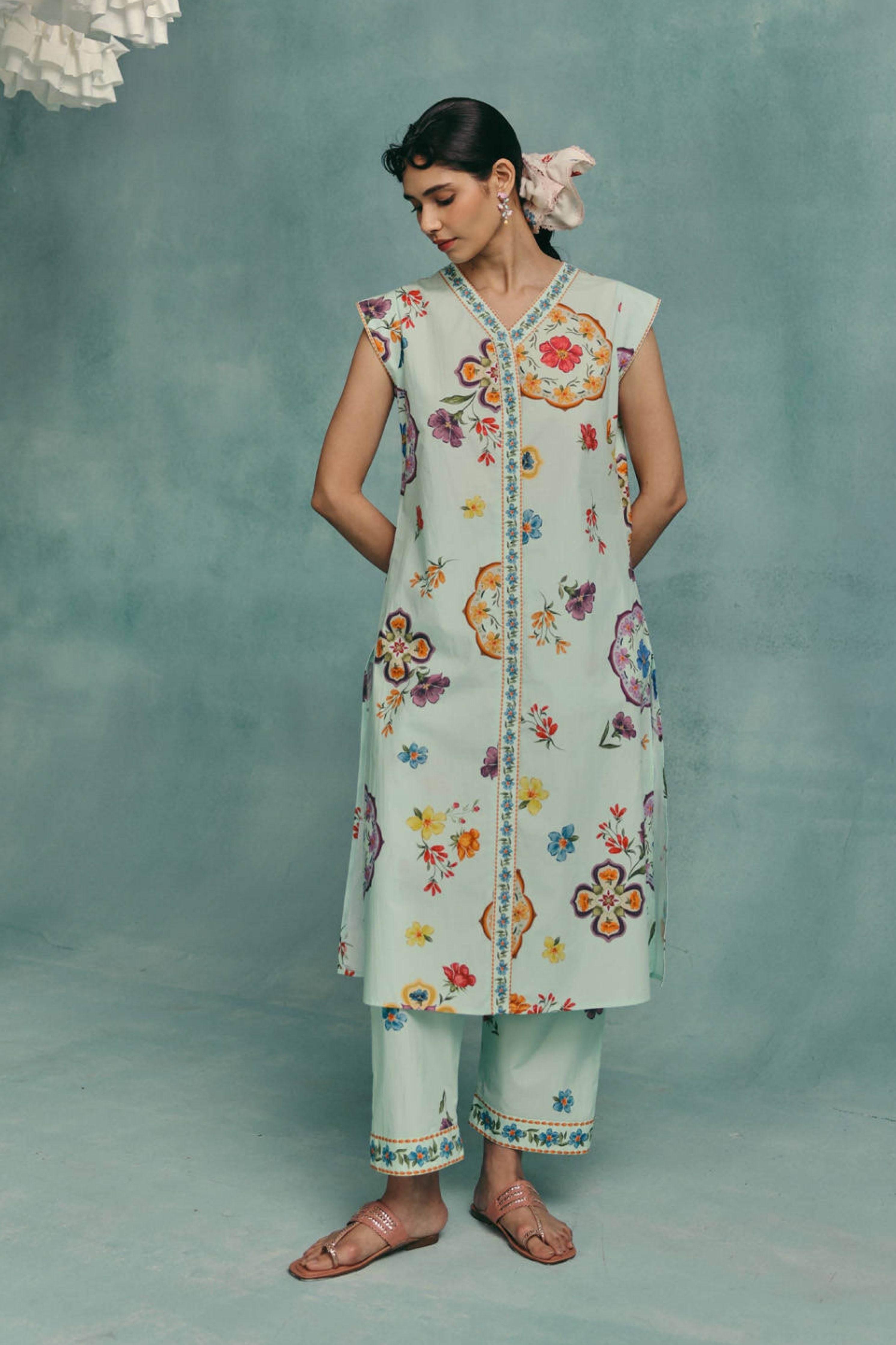 Daisy Sleeveless Kurta Set  Blue